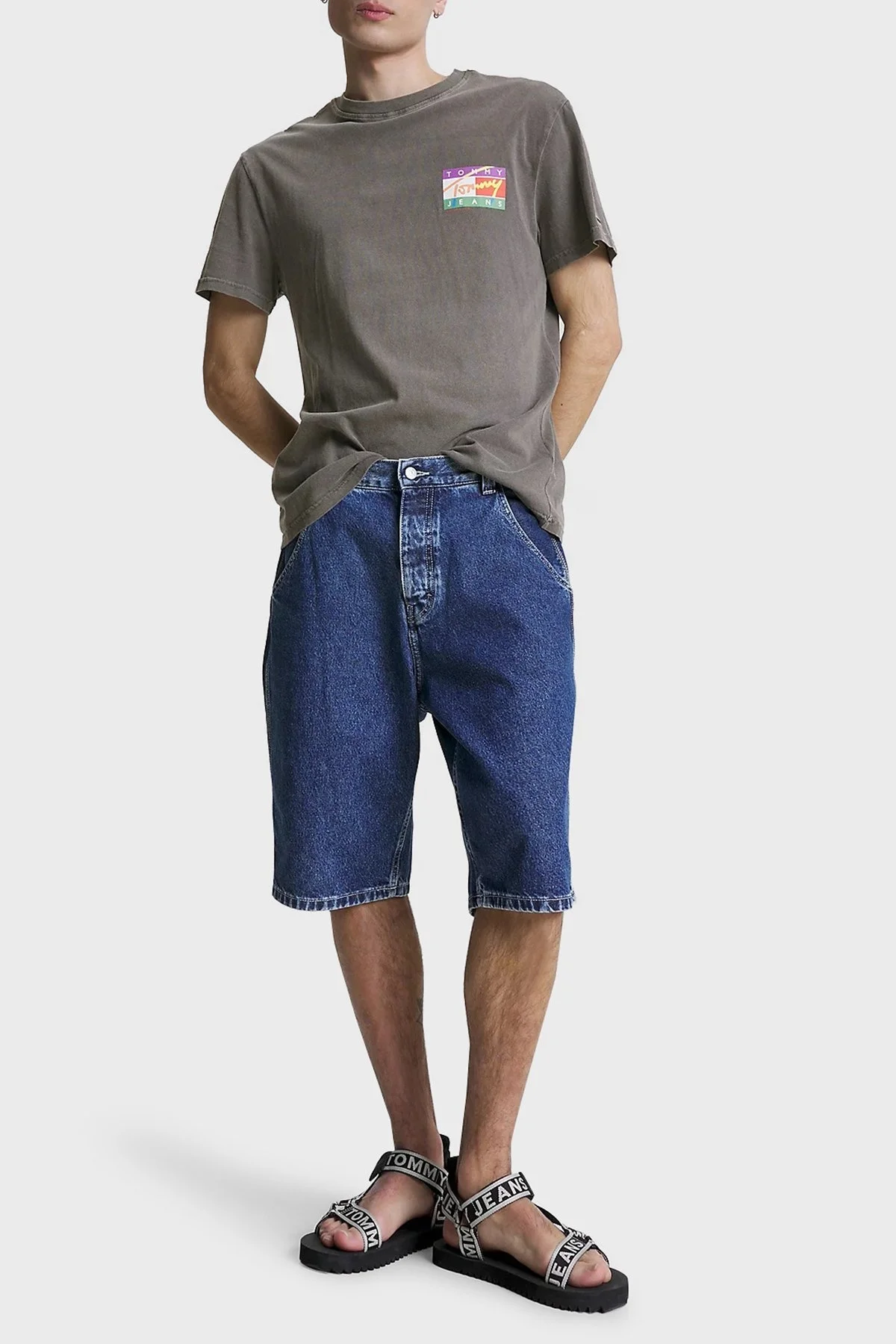 Tommy Jeans Sırt Baskılı Bisiklet Yaka Pamuklu Regular Fit Erkek T Shirt DM0DM16827 BDS SİYAH - 2