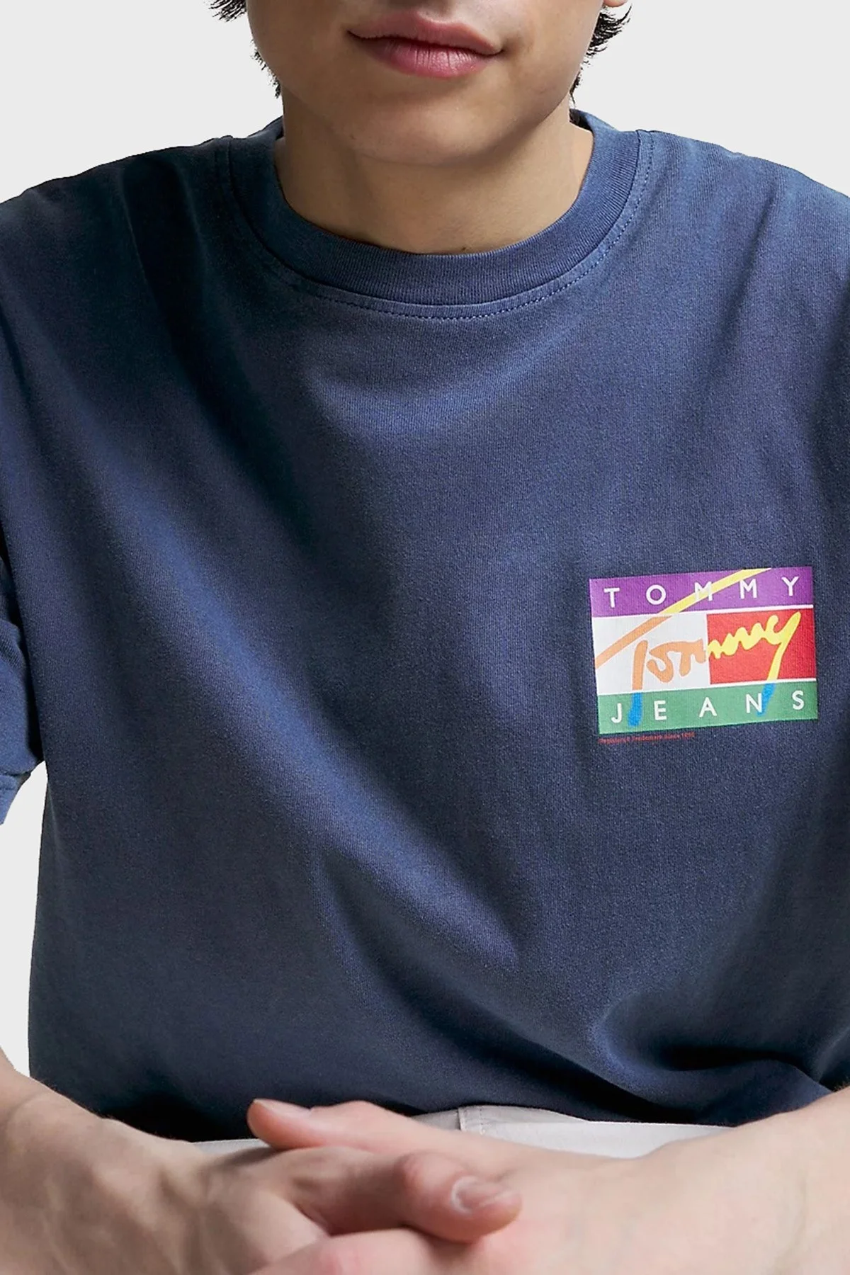 Tommy Jeans Sırt Baskılı Bisiklet Yaka Pamuklu Regular Fit Erkek T Shirt DM0DM16827 C87 LACİVERT - 3