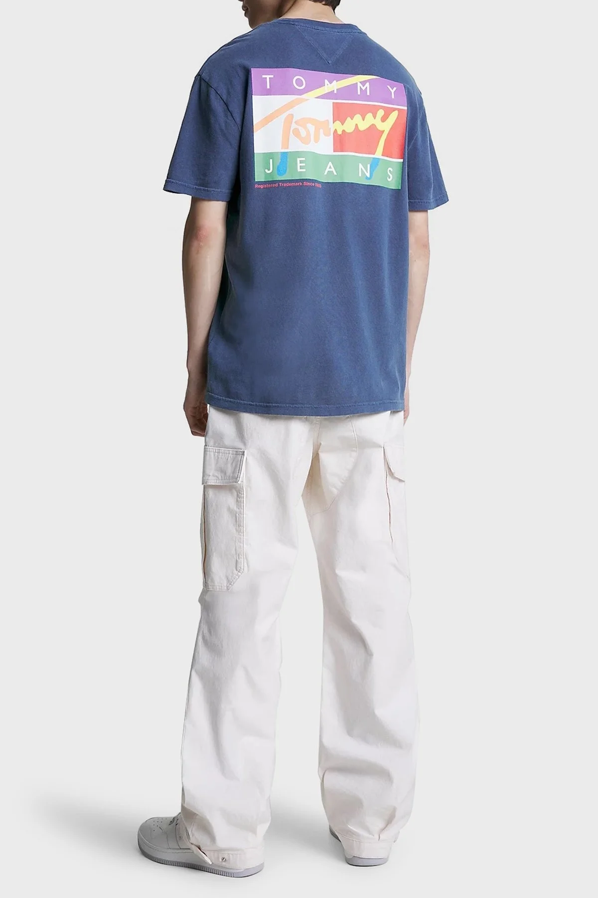 Tommy Jeans Sırt Baskılı Bisiklet Yaka Pamuklu Regular Fit Erkek T Shirt DM0DM16827 C87 LACİVERT - 4