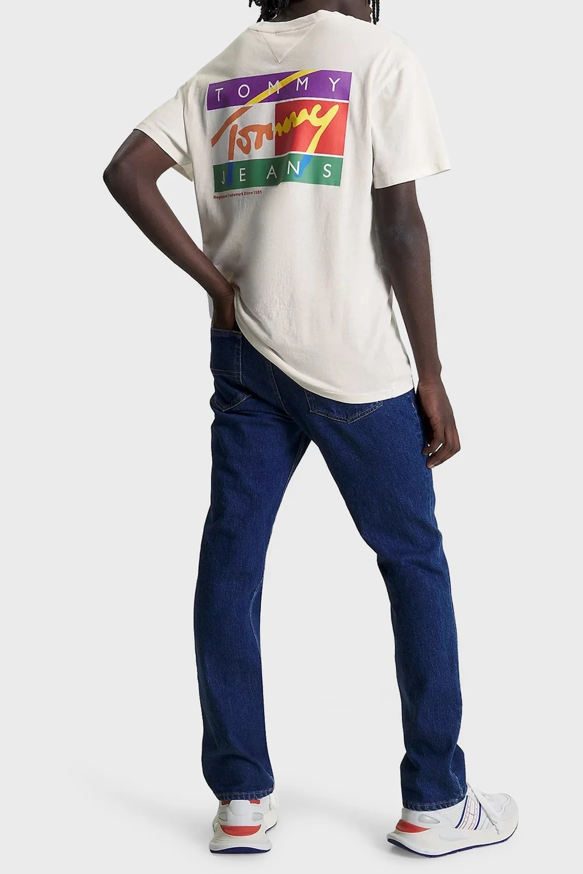 Tommy Jeans Sırt Baskılı Bisiklet Yaka Pamuklu Regular Fit Erkek T Shirt DM0DM16827 YBH BEYAZ - 5