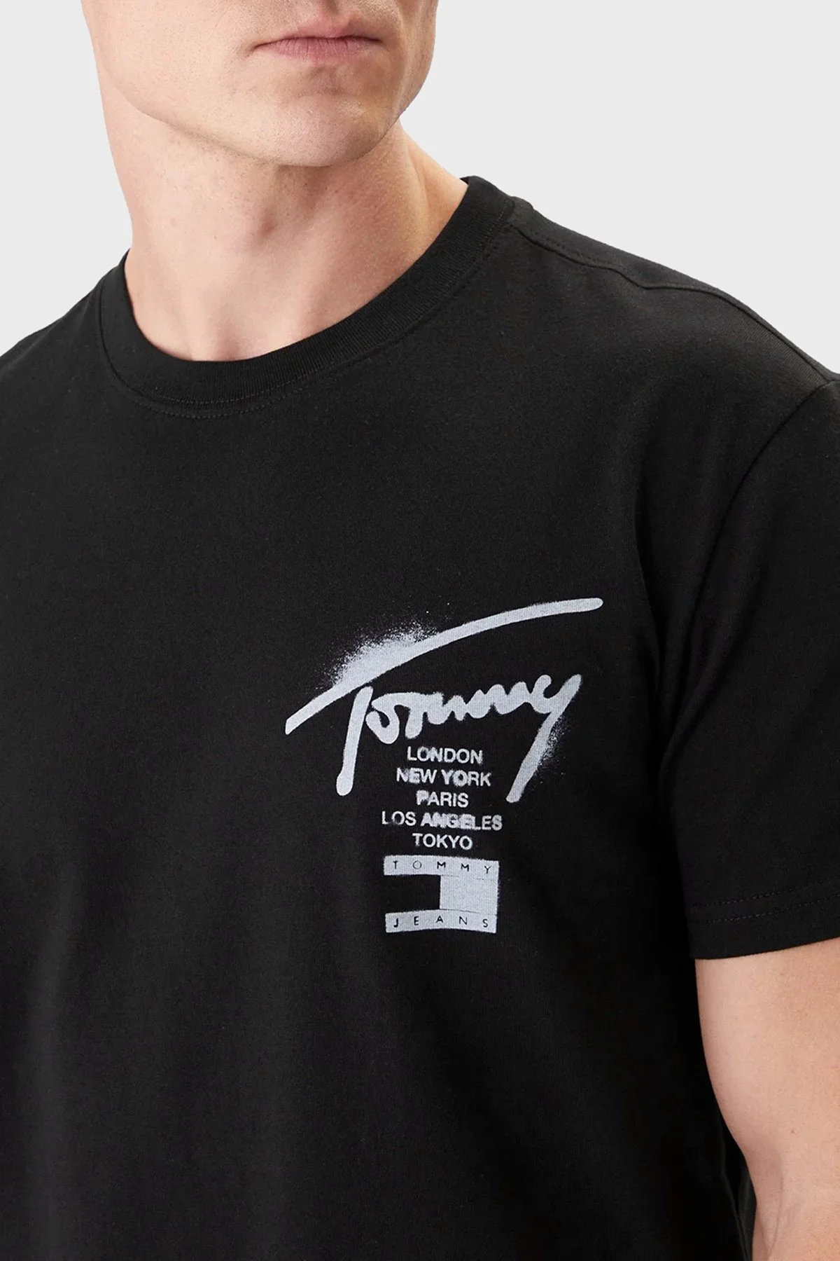 Tommy Jeans Sırt Baskılı Pamuklu Regular Fit Bisiklet Yaka Erkek T Shirt DM0DM22553 BDS SİYAH - 4