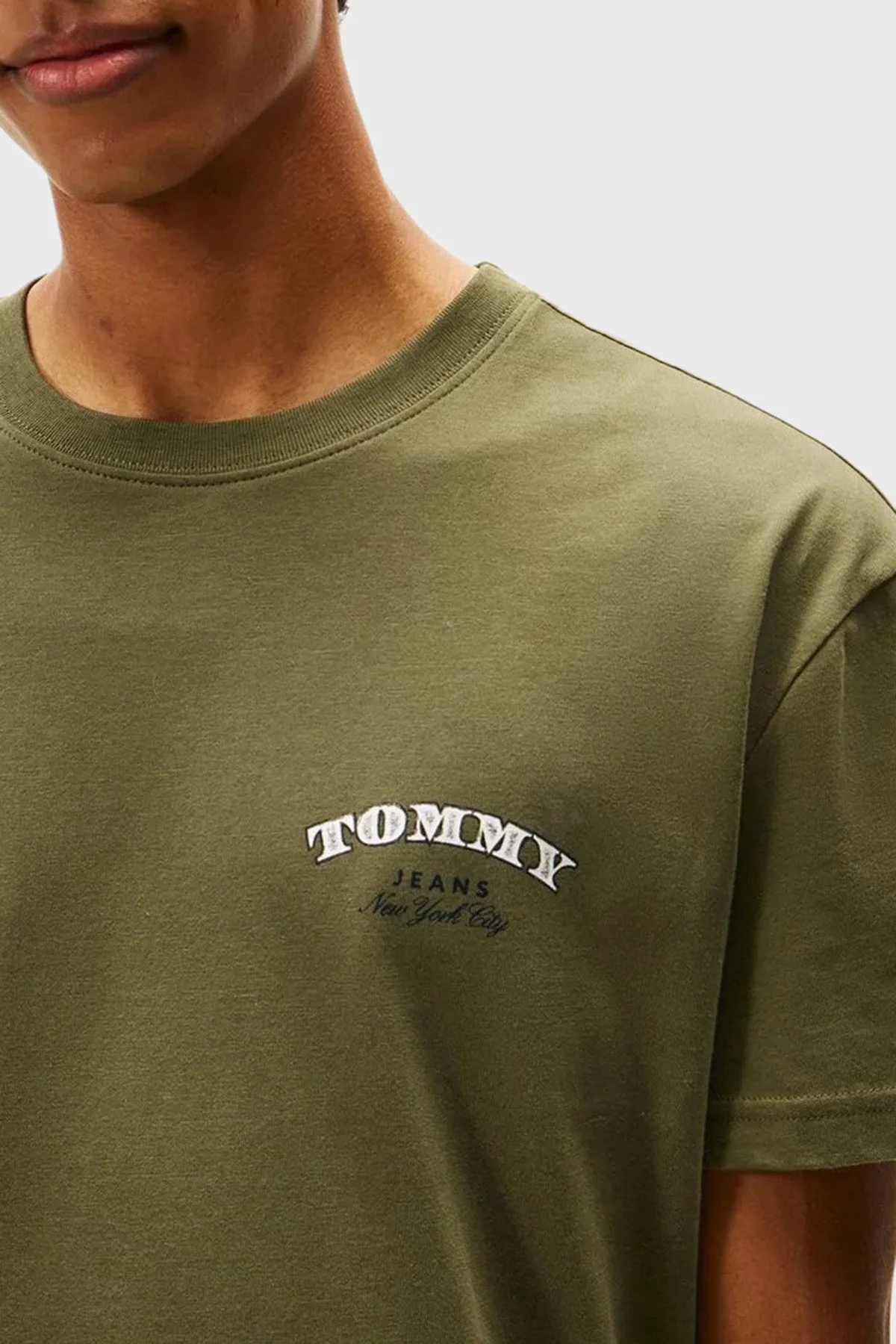 Tommy Jeans Sırt Baskılı Regular Fit Bisiklet Yaka Erkek T Shirt DM0DM22318 GY1 KOYU YEŞİL - 4