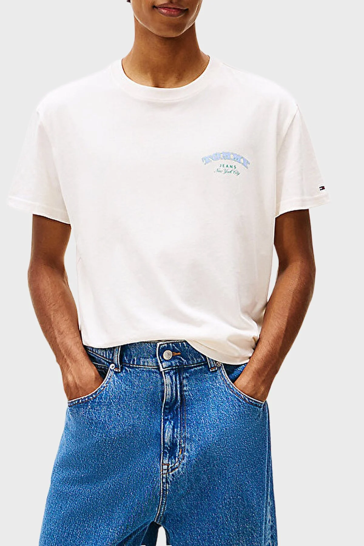 Tommy Jeans Sırt Baskılı Regular Fit Bisiklet Yaka Erkek T Shirt DM0DM22318 YBH BEYAZ - 1