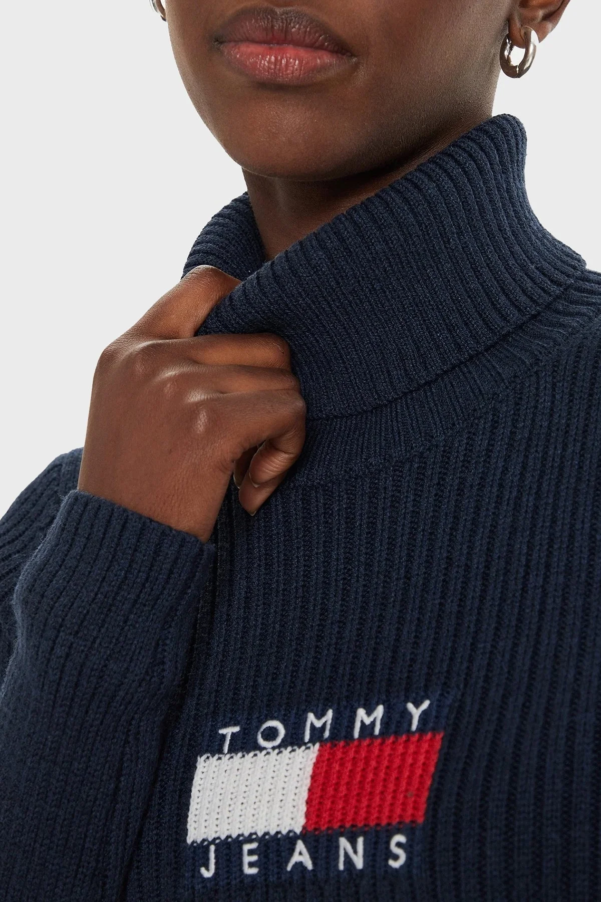 Tommy Jeans Slim Fit Balıkçı Yaka Örme Bayan Kazak DW0DW18678 DRO LACİVERT - 5