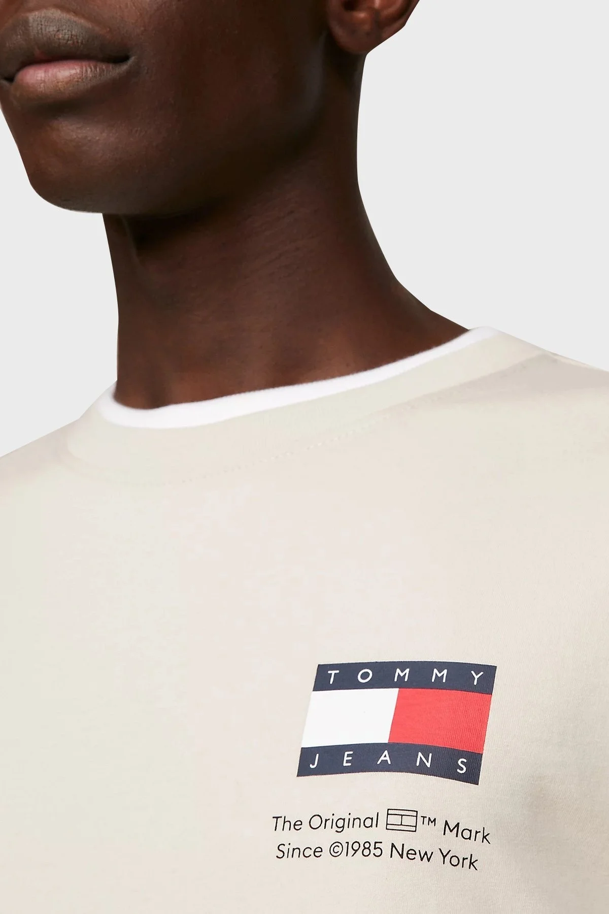 Tommy Jeans Slim Fit Bisiklet Yaka Erkek T Shirt DM0DM18263 ACG BEJ - 2