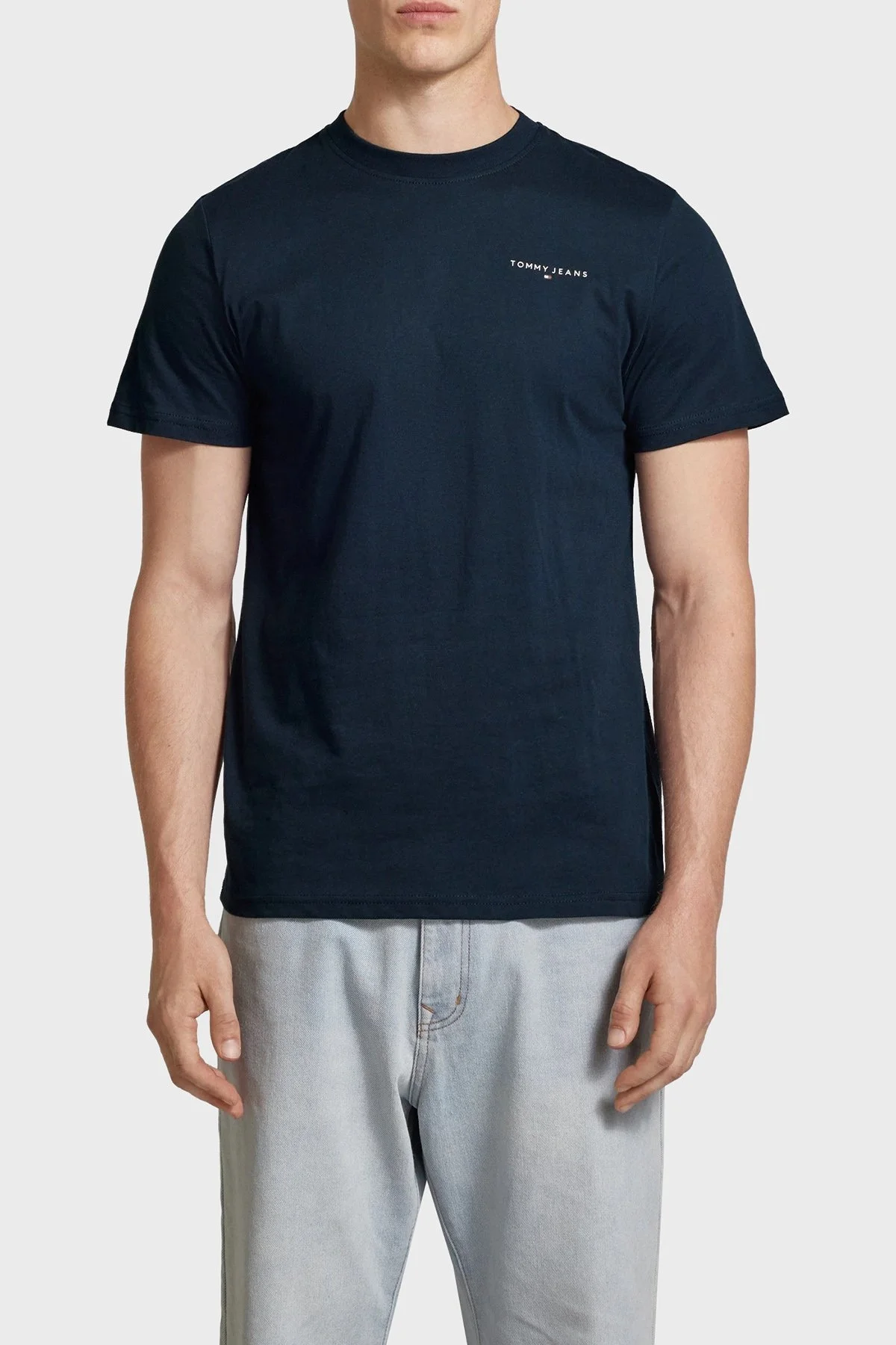 Tommy Jeans Slim Fit Bisiklet Yaka Erkek T Shirt DM0DM18555 C1G LACİVERT - 1
