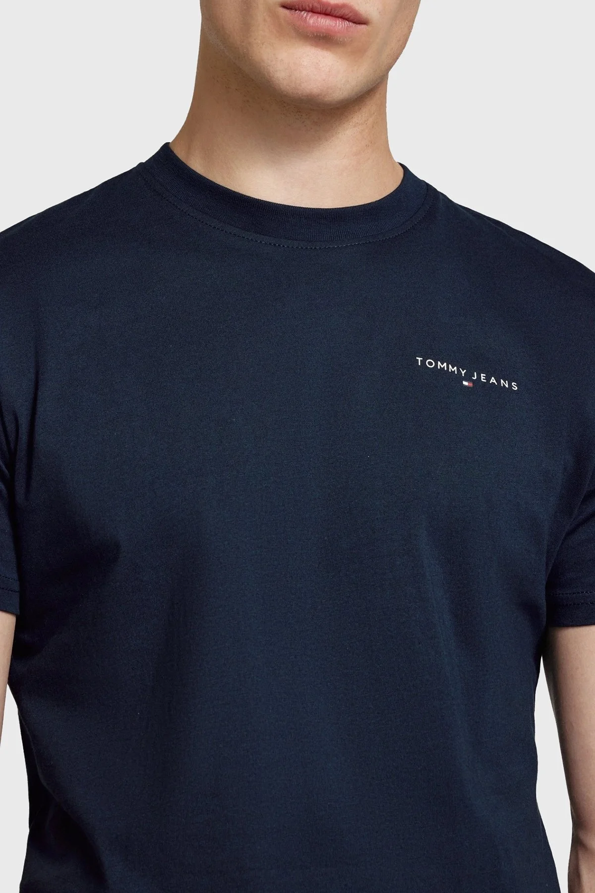 Tommy Jeans Slim Fit Bisiklet Yaka Erkek T Shirt DM0DM18555 C1G LACİVERT - 3