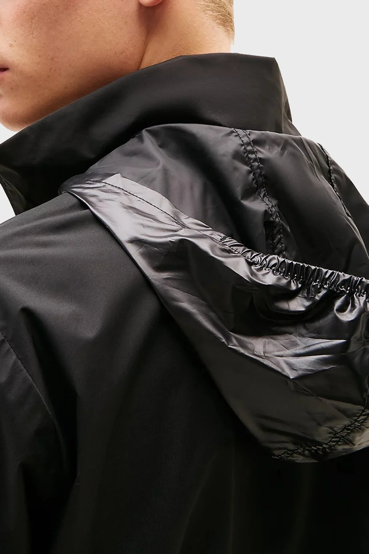 Tommy Jeans Slim Fit Gizli Kapüşonlu Suya Dayanıklı Erkek Ceket DM0DM21680 BDS SİYAH - 4