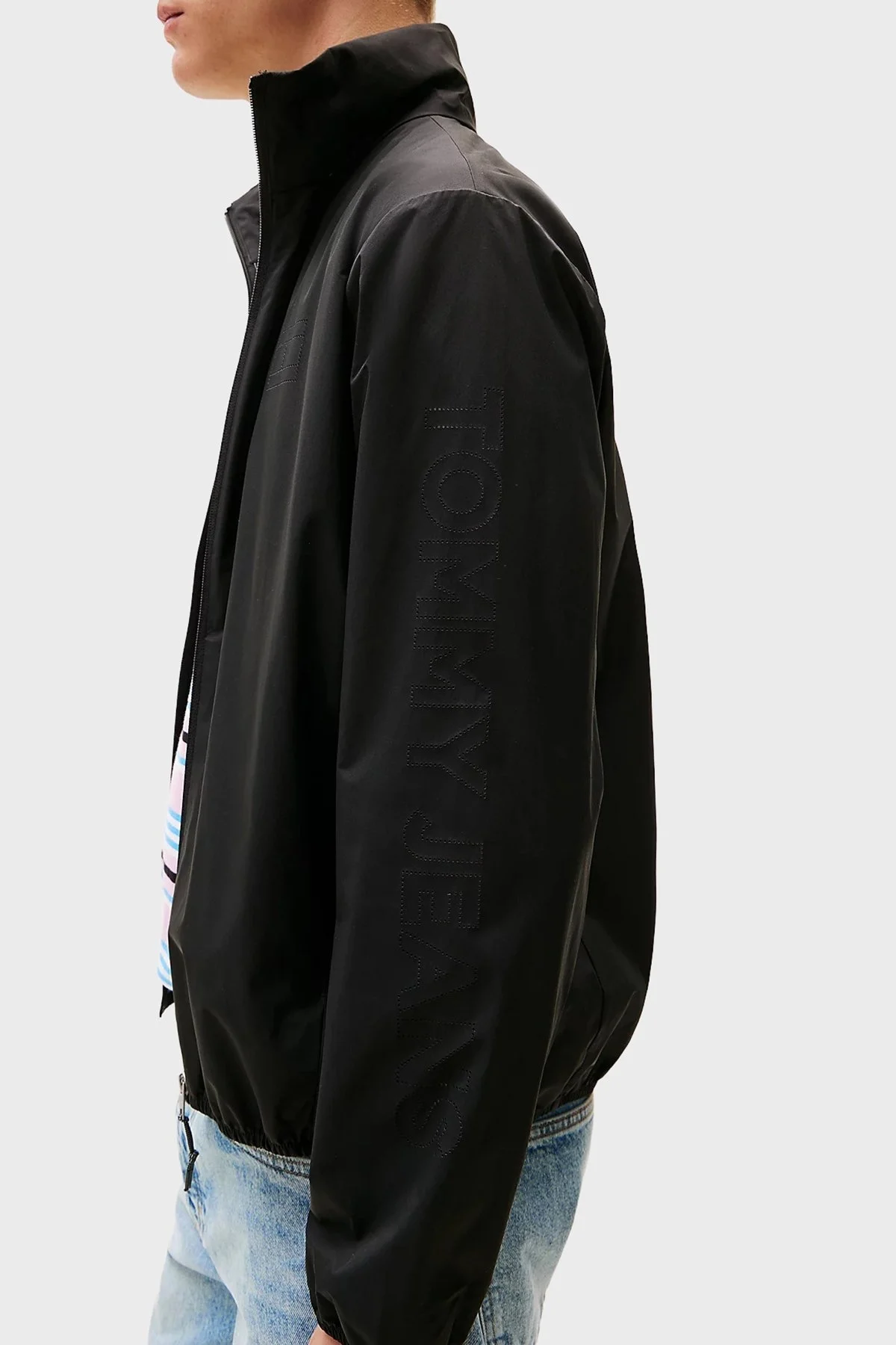 Tommy Jeans Slim Fit Gizli Kapüşonlu Suya Dayanıklı Erkek Ceket DM0DM21680 BDS SİYAH - 5