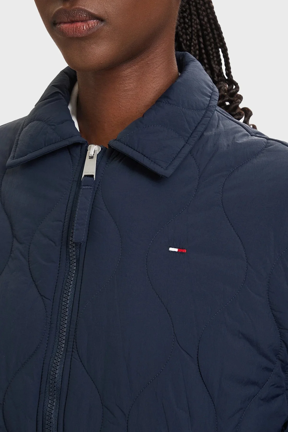Tommy Jeans Su İtici Kapitoneli Klasik Yaka Kadın Mont DW0DW22909 C1G Lacivert - 4