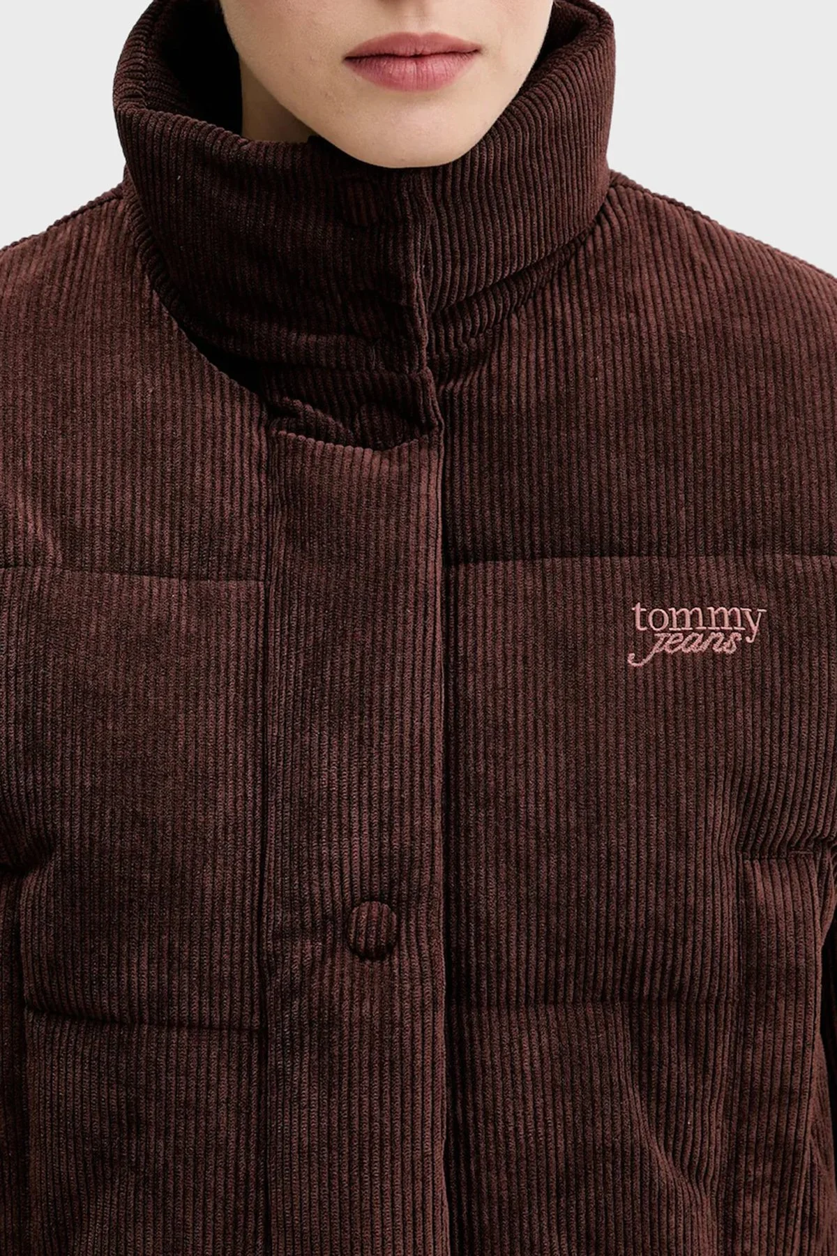 Tommy Jeans Su İtici Relaxed Fit Dik Yaka Kadife Kadın Mont DW0DW21658 GS7 KAHVE - 4