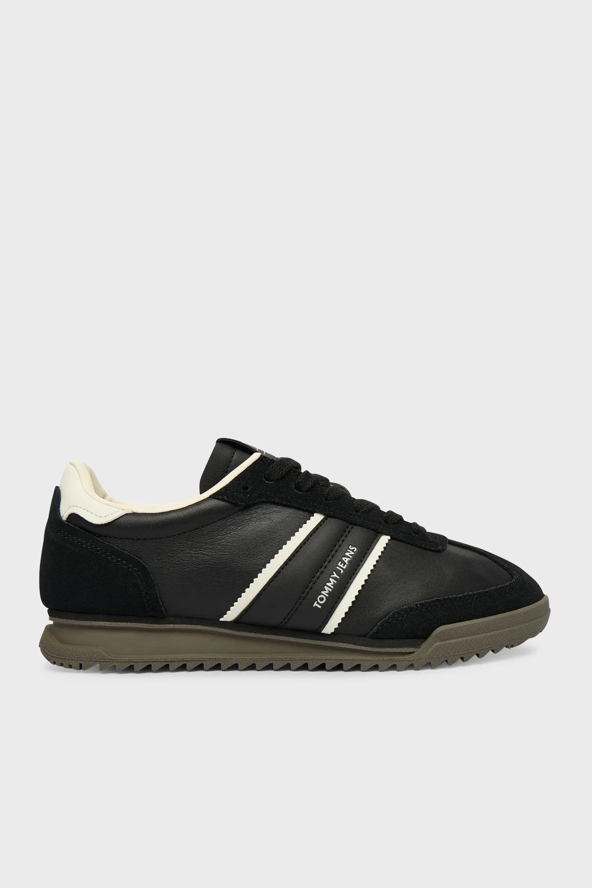 Tommy Jeans Süet Logolu Sneaker Kadın Ayakkabı EN0EN03001 BDS SİYAH - 1
