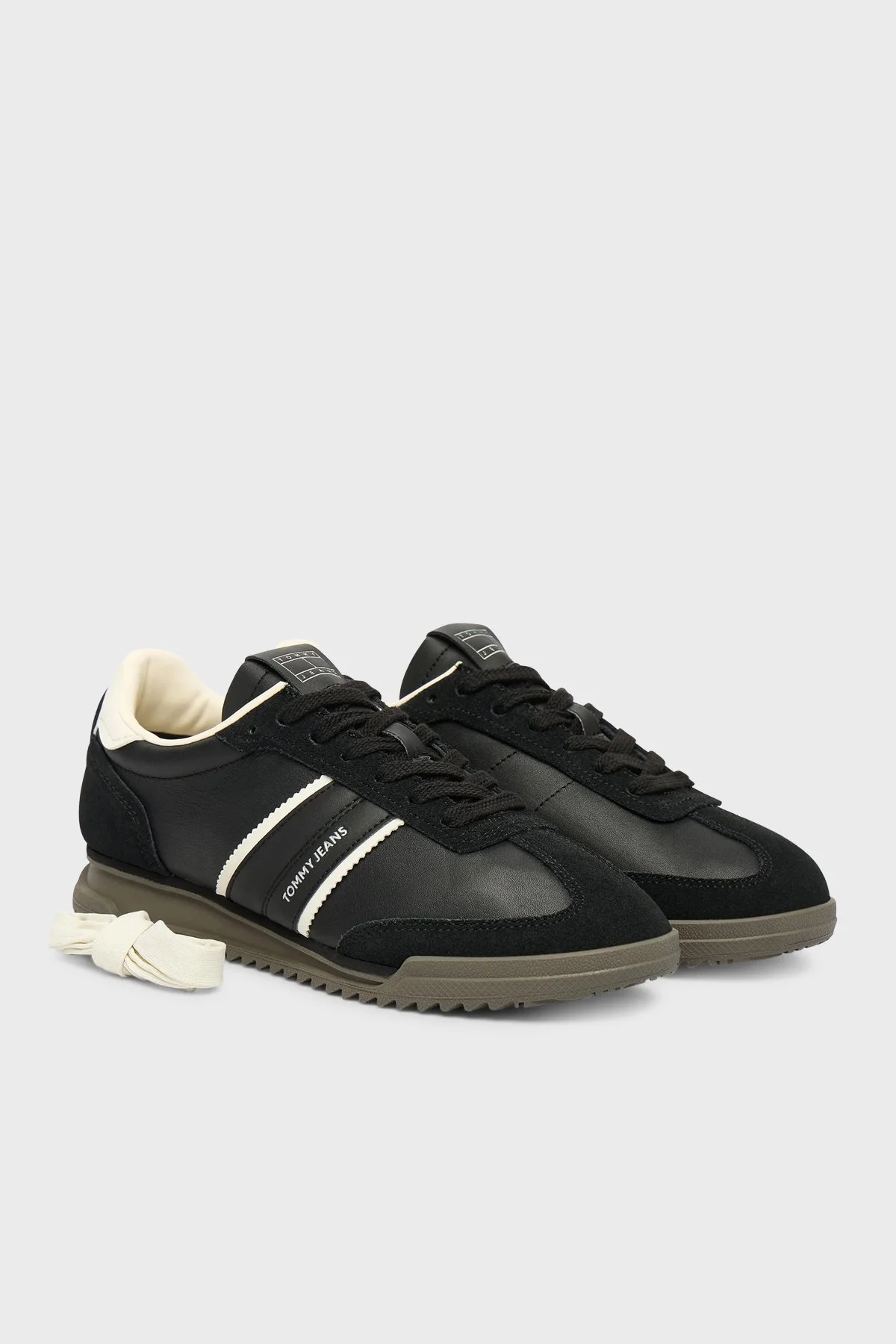 Tommy Jeans Süet Logolu Sneaker Kadın Ayakkabı EN0EN03001 BDS SİYAH - 2