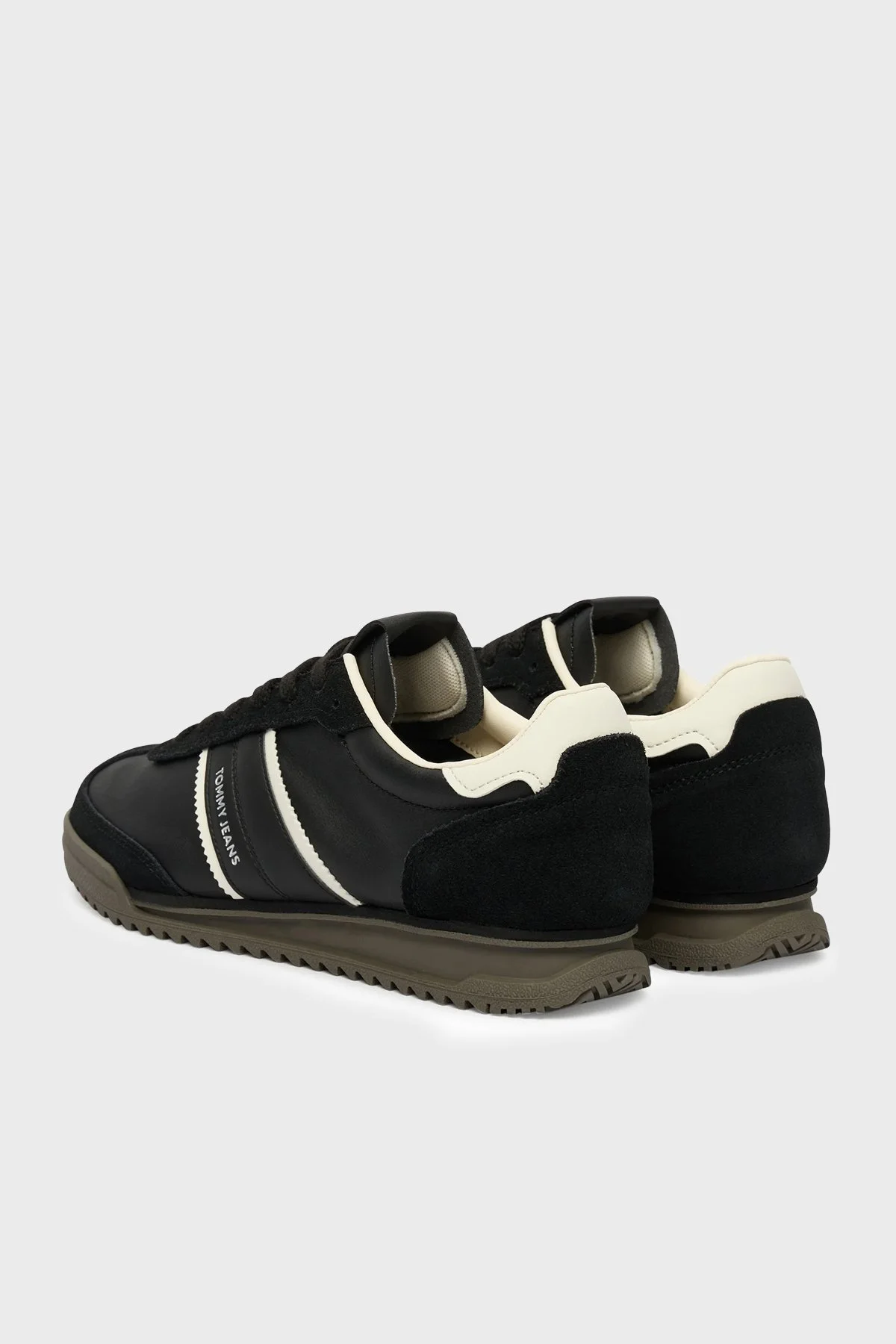 Tommy Jeans Süet Logolu Sneaker Kadın Ayakkabı EN0EN03001 BDS SİYAH - 4