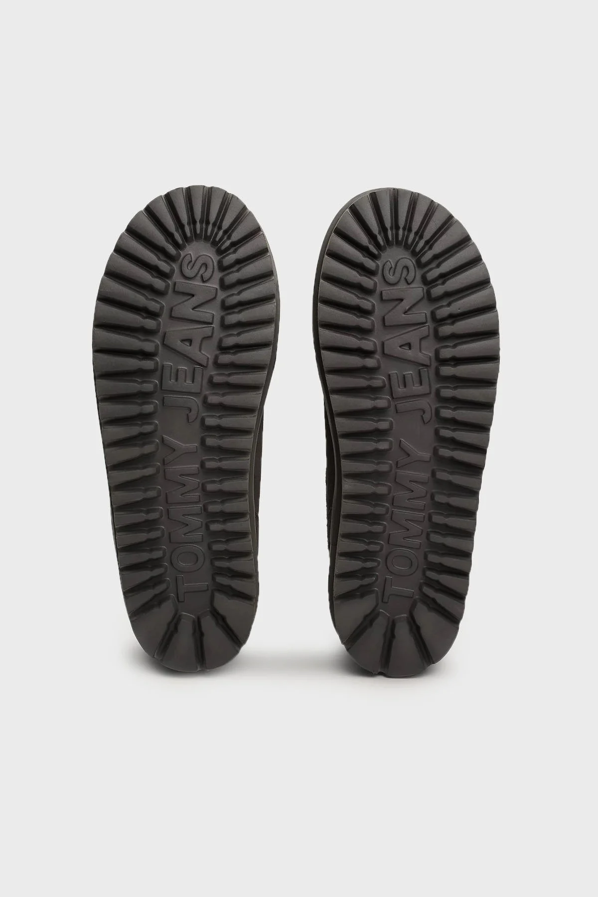 Tommy Jeans Süet Tırtıklı Platform Taban Kısa Bayan Bot EN0EN02599 PL0 KOYU GRİ - 14