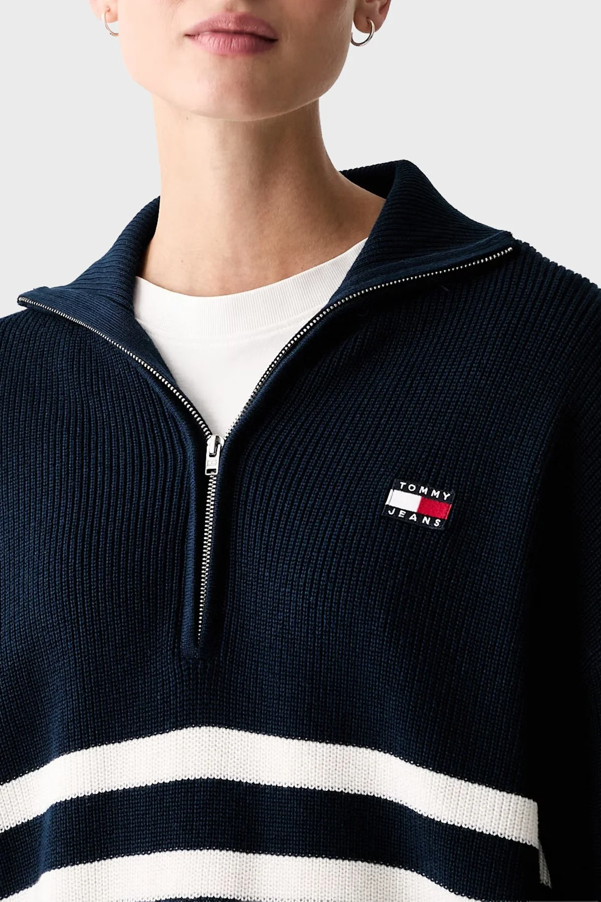 Tommy Jeans Yarım Fermuarlı Çizgili Relaxed Fit Dik Yaka Logolu Kadın Kazak DW0DW22928 0A9 Mavi - 4