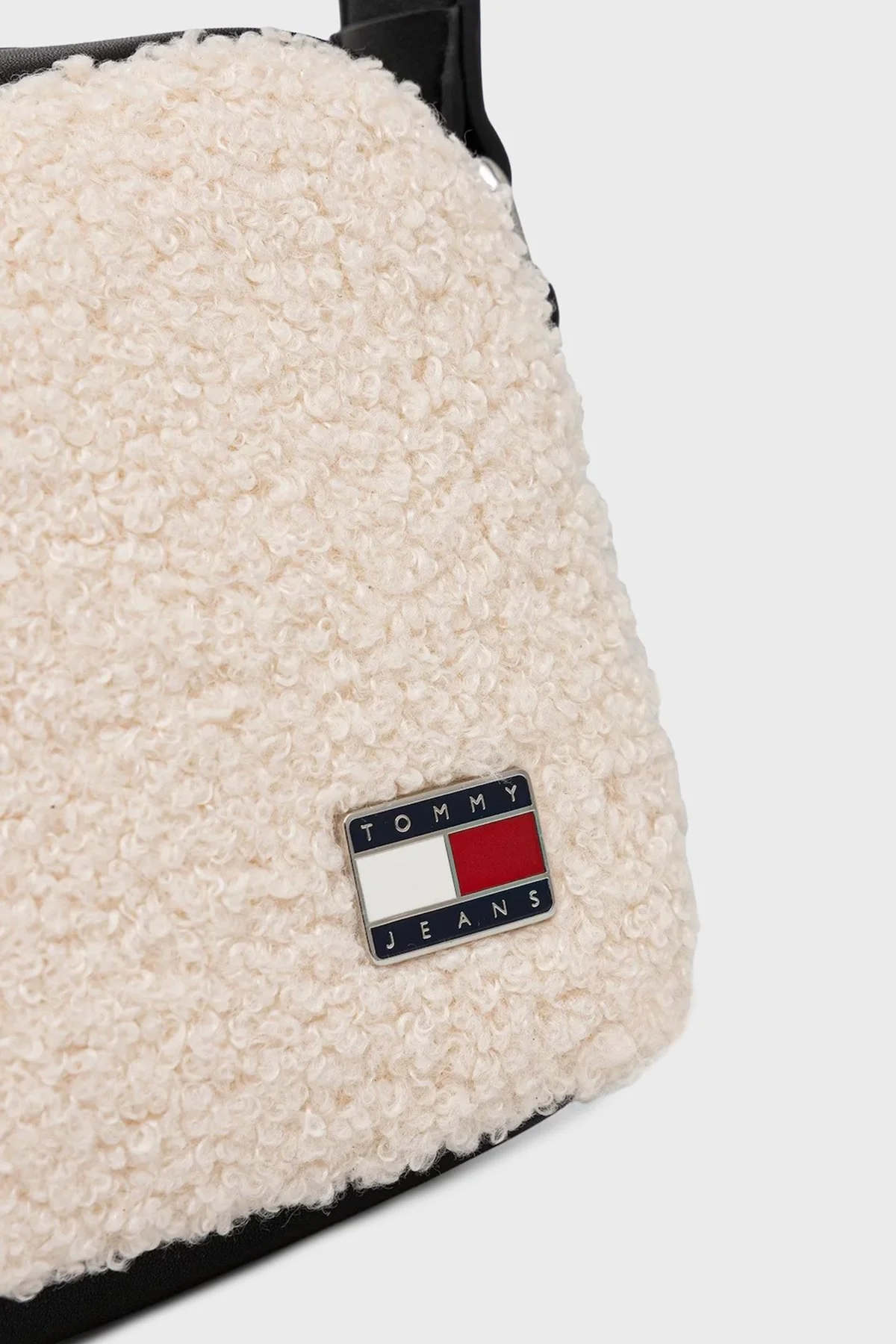 Tommy Jeans Yumuşak Postlu Ayarlanabilir Askılı Bayan Çanta AW0AW18010 YBH BEYAZ - 4