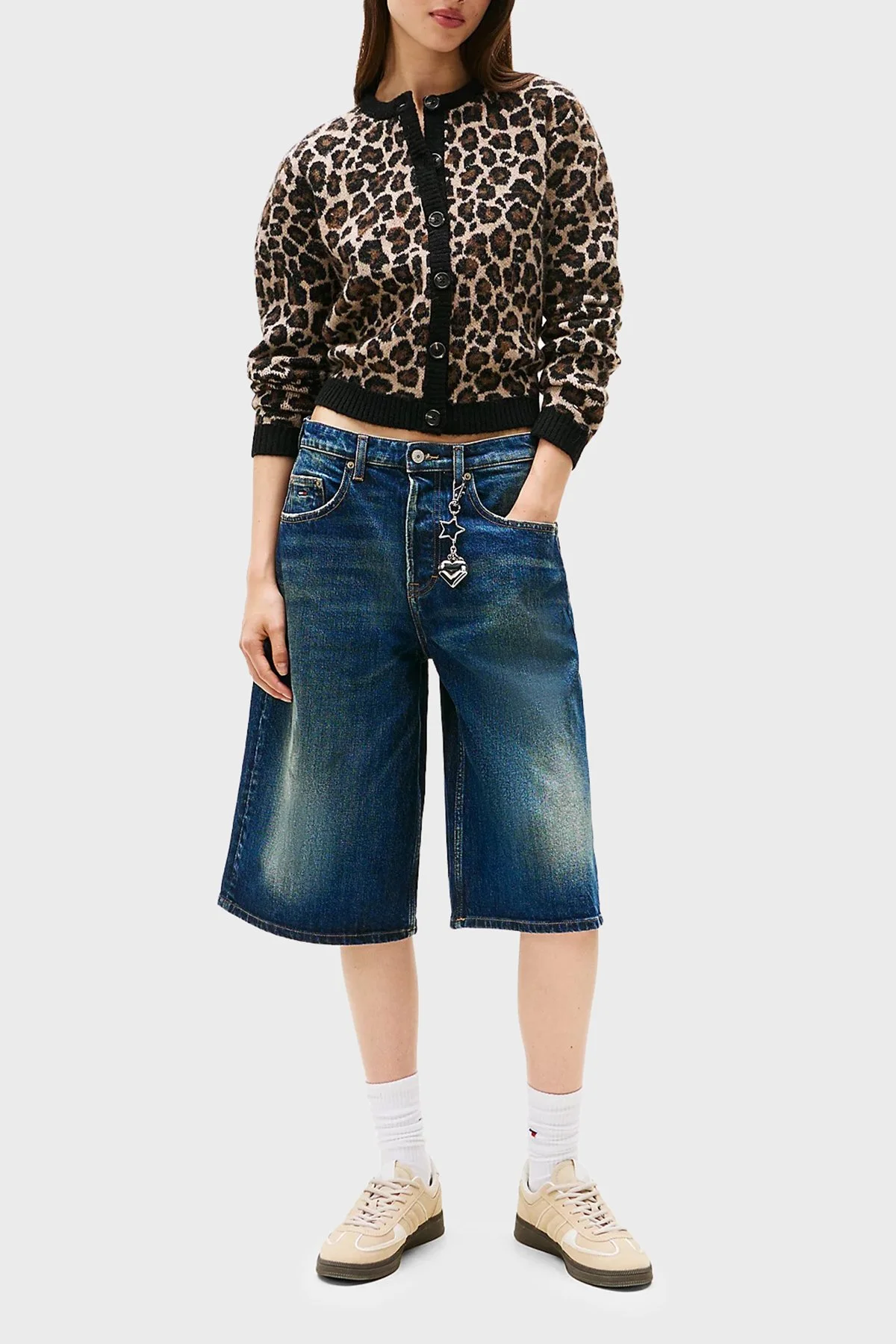 Tommy Jeans Yün Karışımlı Leopar Desenli Relaxed Fit Bisiklet Yaka Bayan Hırka DW0DW21968 0HD KAHVE - 2