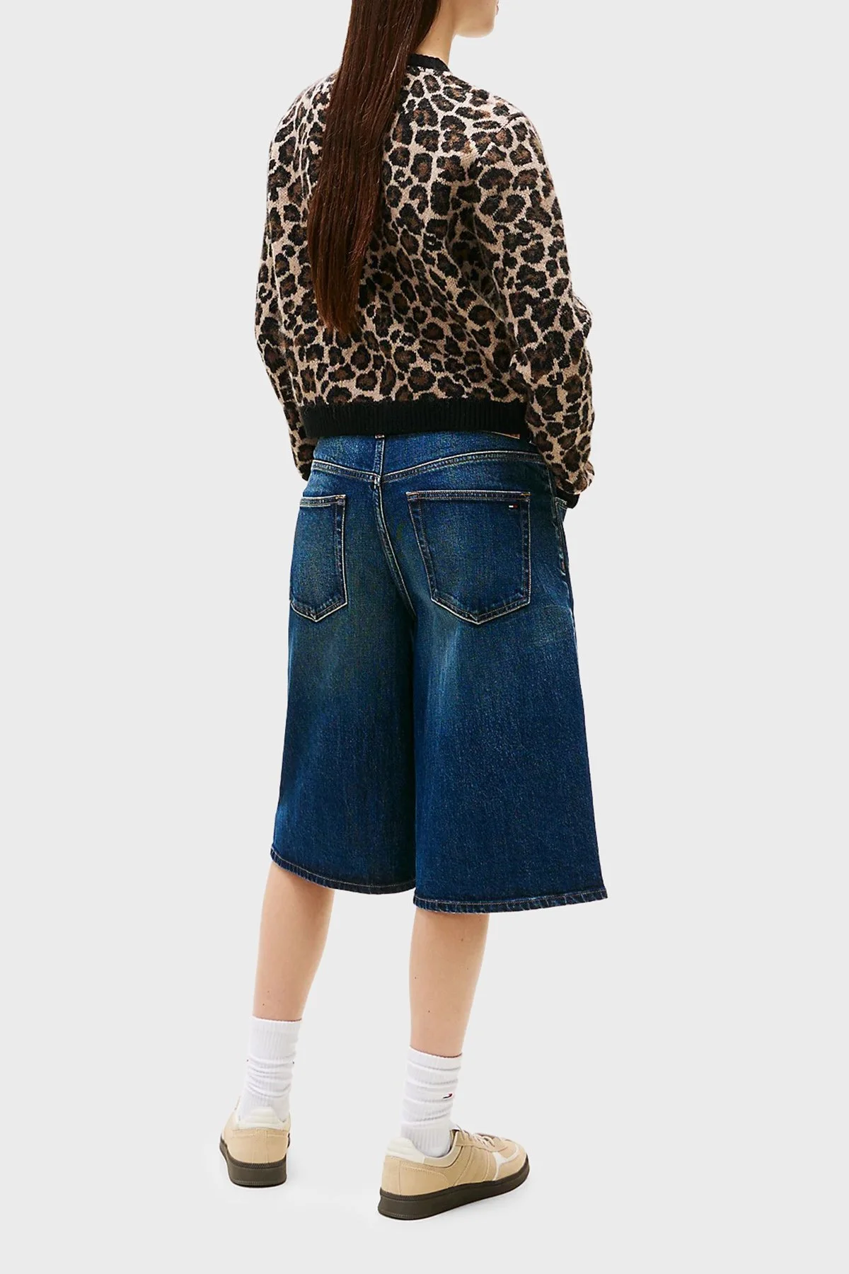 Tommy Jeans Yün Karışımlı Leopar Desenli Relaxed Fit Bisiklet Yaka Bayan Hırka DW0DW21968 0HD KAHVE - 3