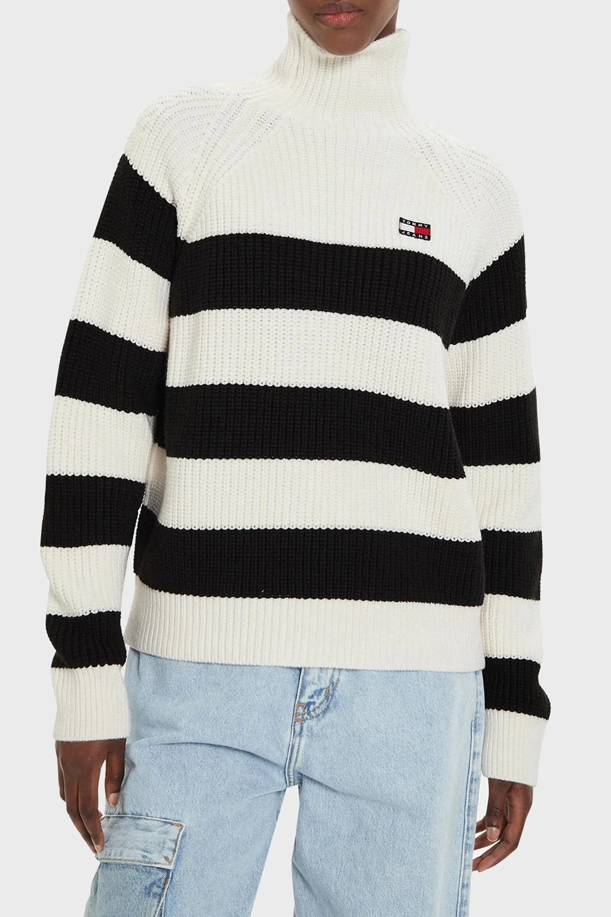 Tommy Jeans Yün Karışımlı Regular Fit Balıkçı Yaka Çizgili Örgü Bayan Kazak DW0DW19914 0AR SİYAH-BEYAZ - 1