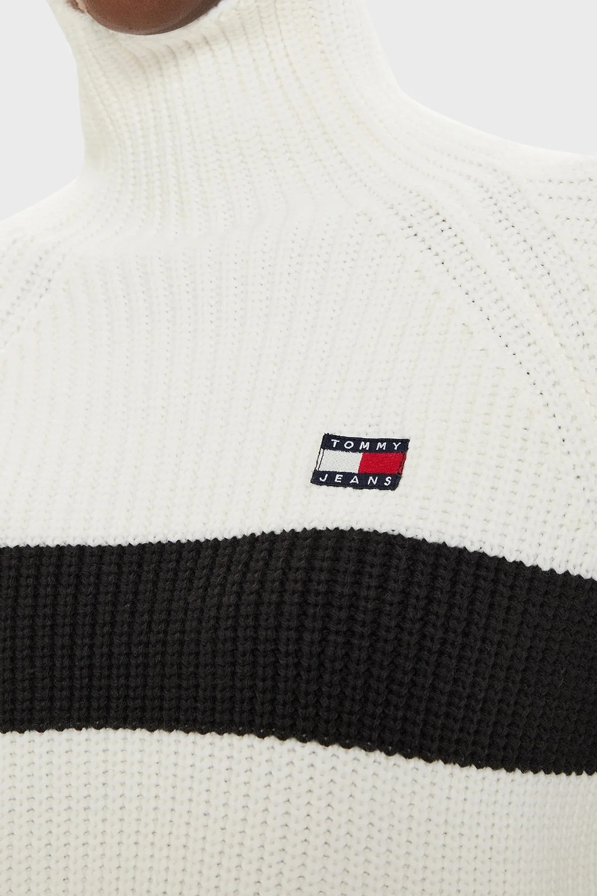 Tommy Jeans Yün Karışımlı Regular Fit Balıkçı Yaka Çizgili Örgü Bayan Kazak DW0DW19914 0AR SİYAH-BEYAZ - 5