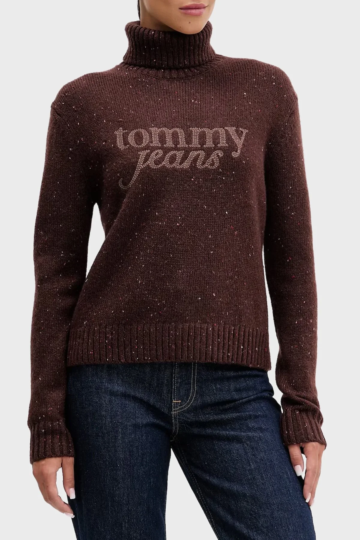 Tommy Jeans Yün Karışımlı Relaxed Fit Balıkçı Yaka Logolu Bayan Kazak DW0DW21687 GS7 KAHVE - 1