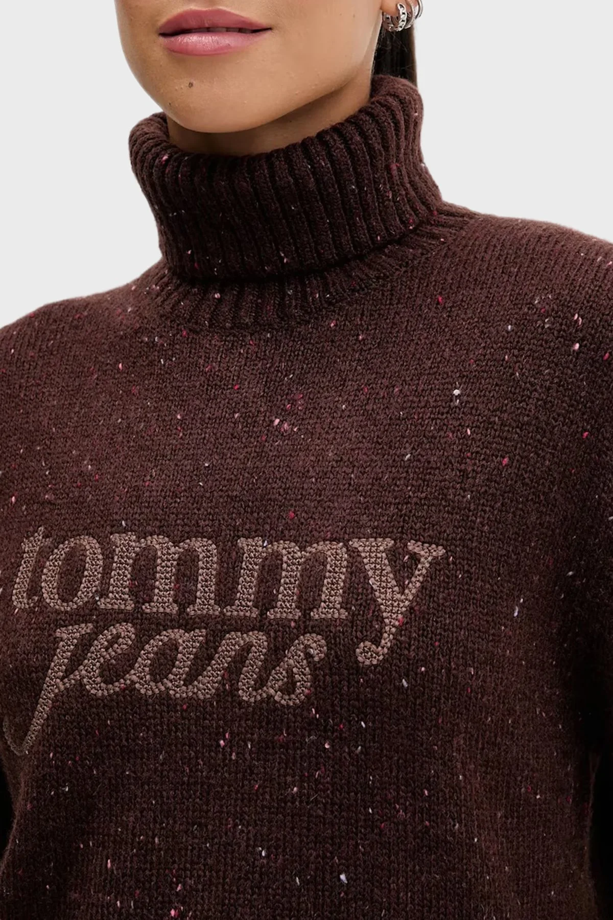 Tommy Jeans Yün Karışımlı Relaxed Fit Balıkçı Yaka Logolu Bayan Kazak DW0DW21687 GS7 KAHVE - 4