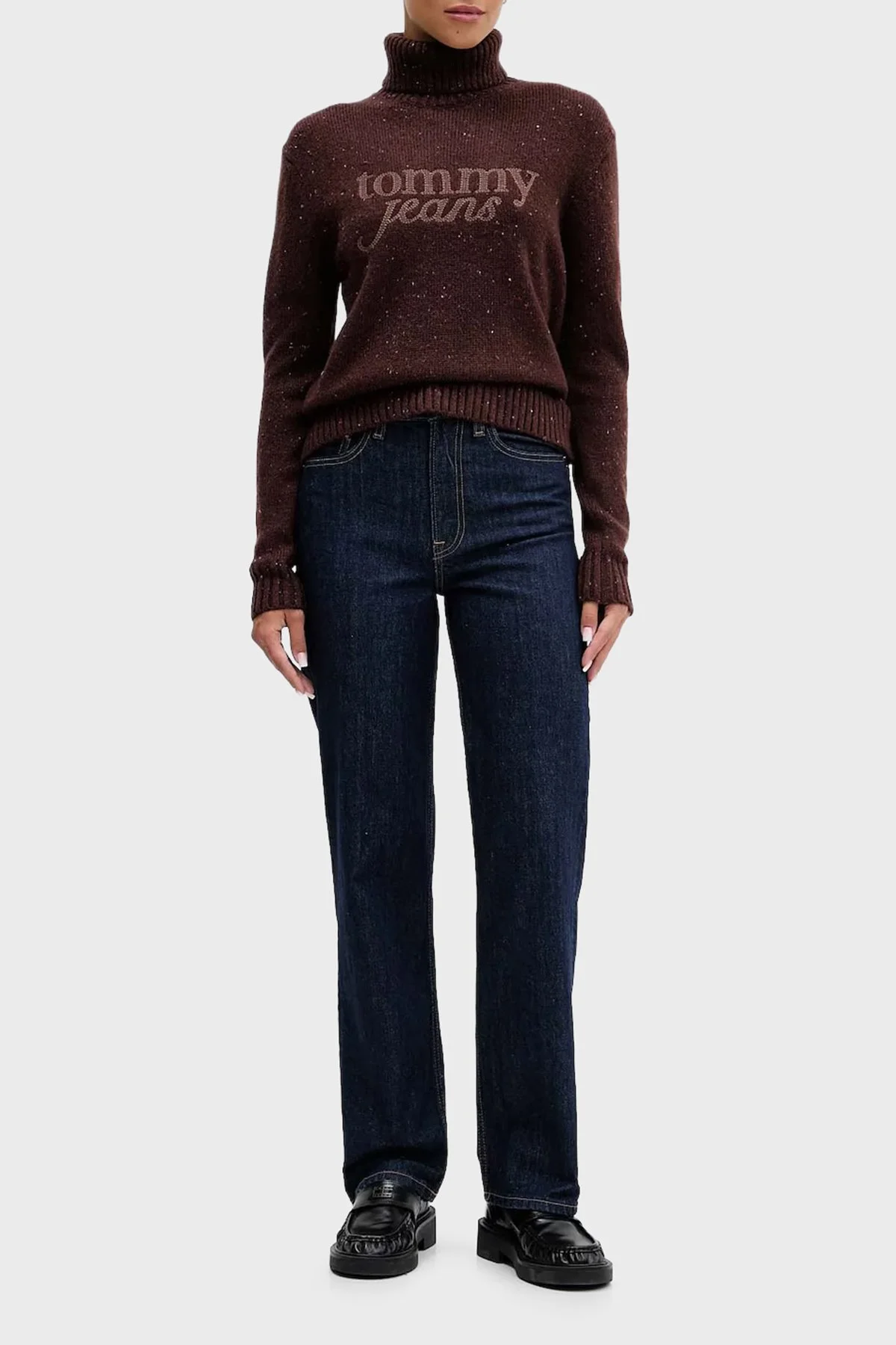 Tommy Jeans Yün Karışımlı Relaxed Fit Balıkçı Yaka Logolu Kadın Kazak DW0DW21687 GS7 KAHVE - 2
