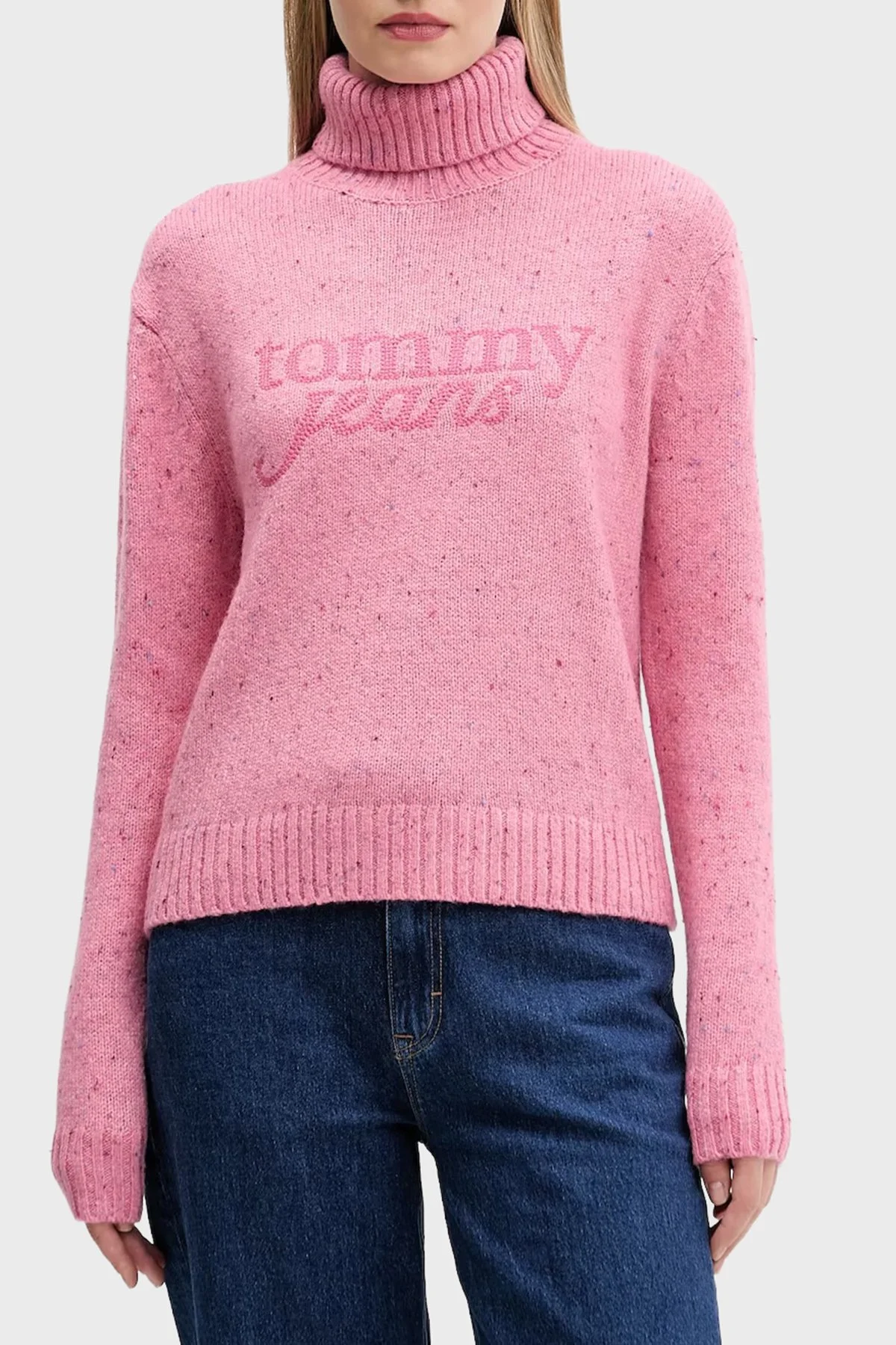 Tommy Jeans Yün Karışımlı Relaxed Fit Balıkçı Yaka Logolu Bayan Kazak DW0DW21687 THC PEMBE - 1