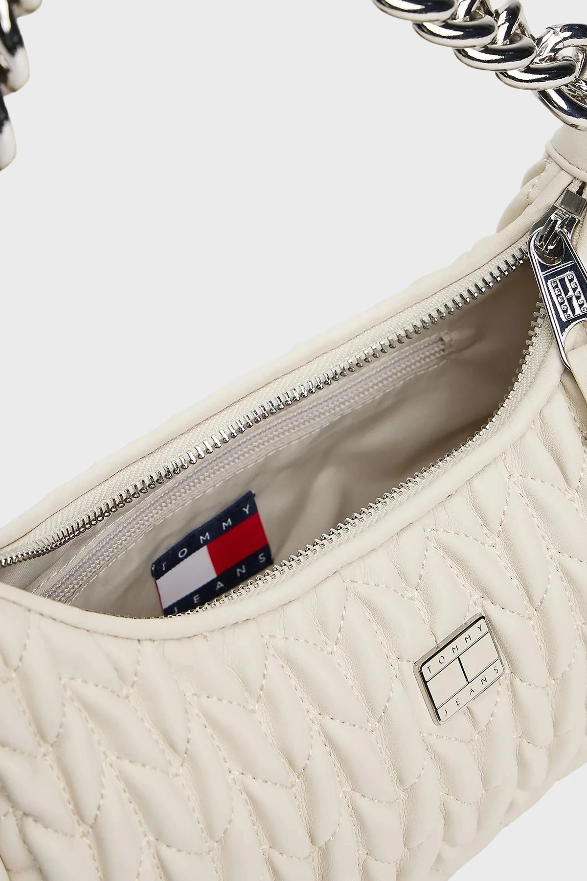 Tommy Jeans Zincir Omuz Askılı Kapitoneli Bayan Çanta AW0AW17302 ACG BEJ - 10