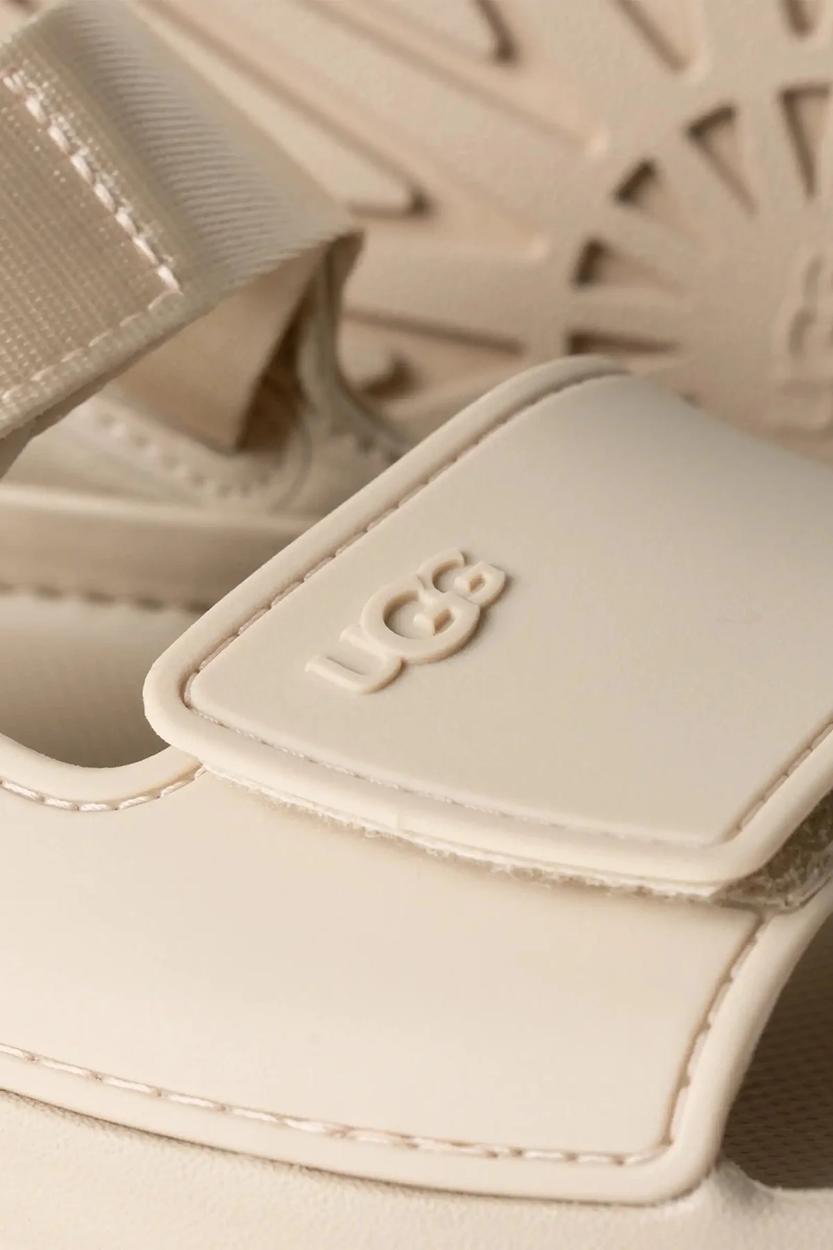 Ugg Logolu Tırtıklı Kalın Taban Cırtlı Kadın Sandalet 1152685 BEJ - 4