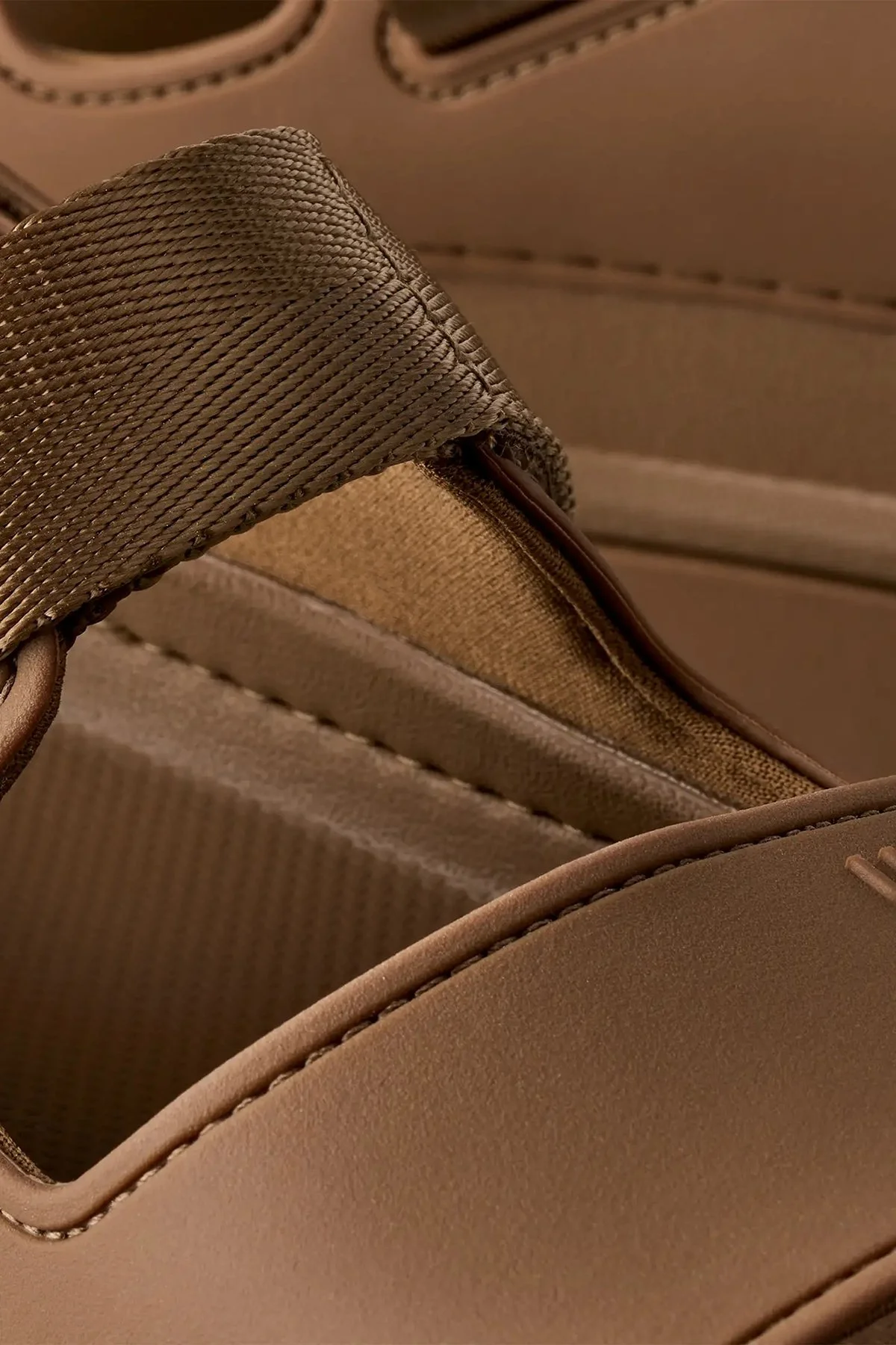 Ugg Logolu Tırtıklı Kalın Taban Cırtlı Kadın Sandalet 1152685 KAHVE - 5