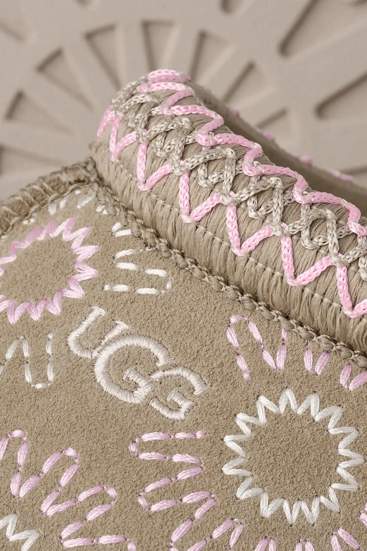 Ugg Süet Nakış Detaylı Kalın Taban Kadın Terlik 1178193 HARDAL - 6
