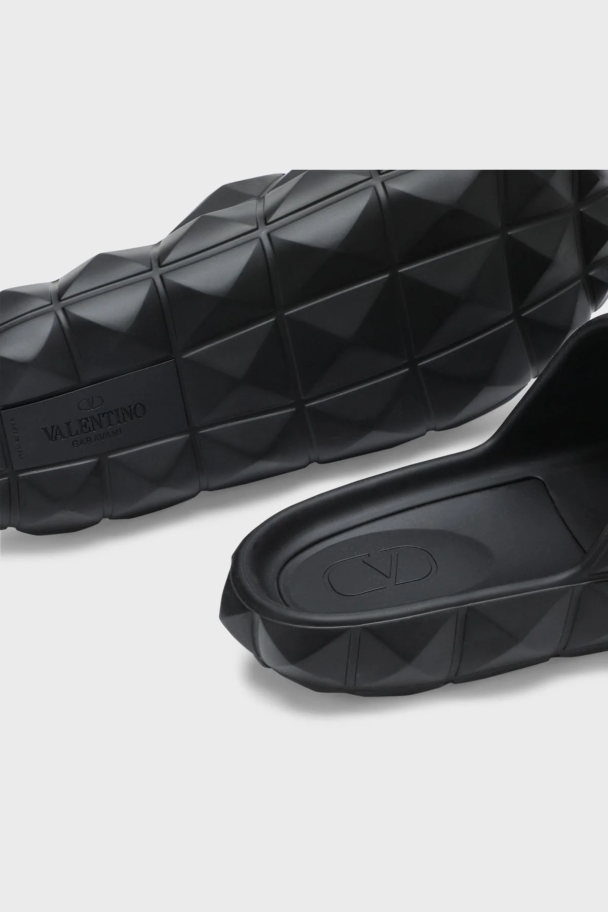 Valentino Garavani Kabartma Dokulu Erkek Terlik XY0S0F55QNA 0NO SİYAH - 4