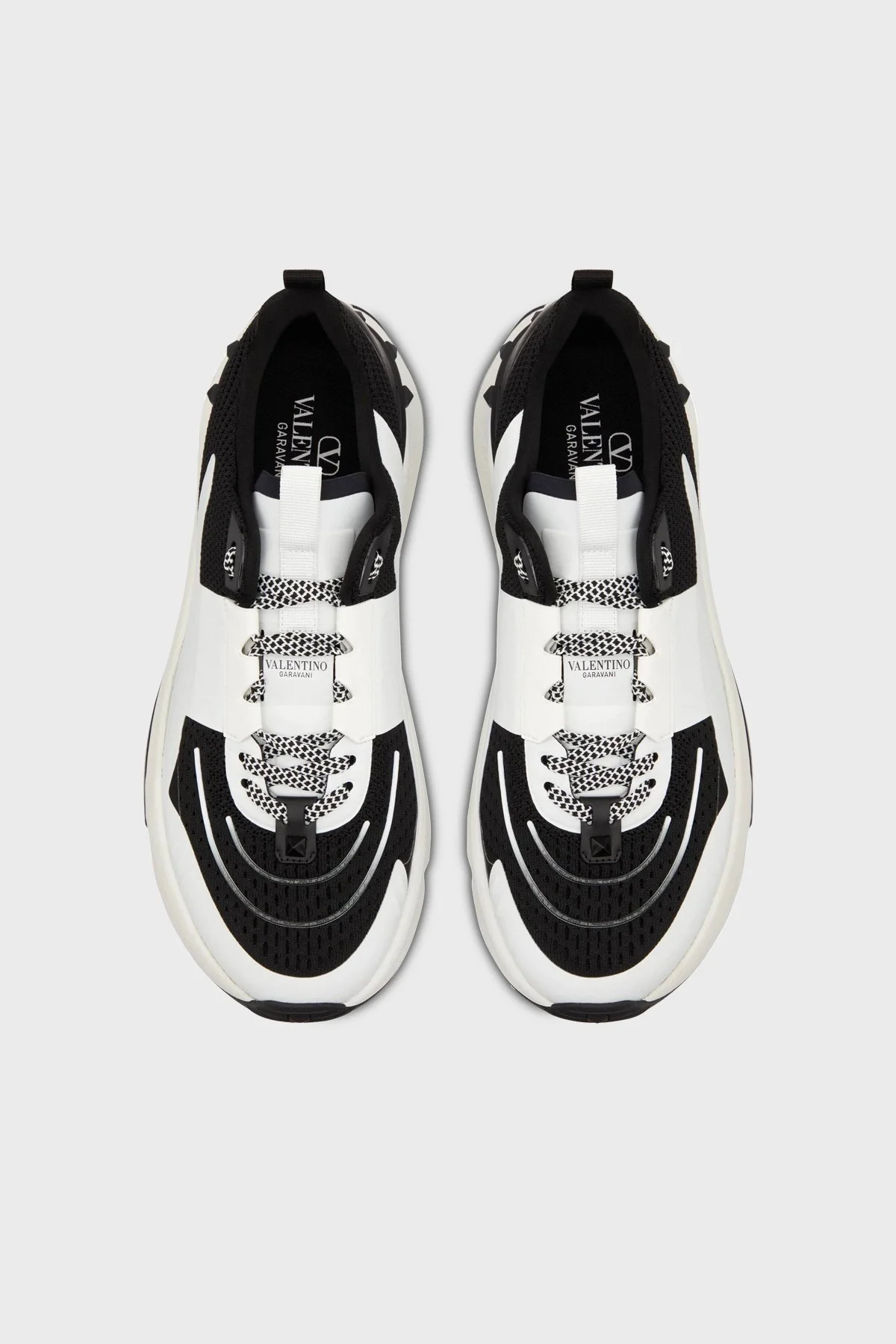 Valentino Garavani Logolu Zımba Detaylı Kalın Taban Sneaker Erkek Ayakkabı 6Y2S0H96PTN 0NI BEYAZ-SİYAH - 6