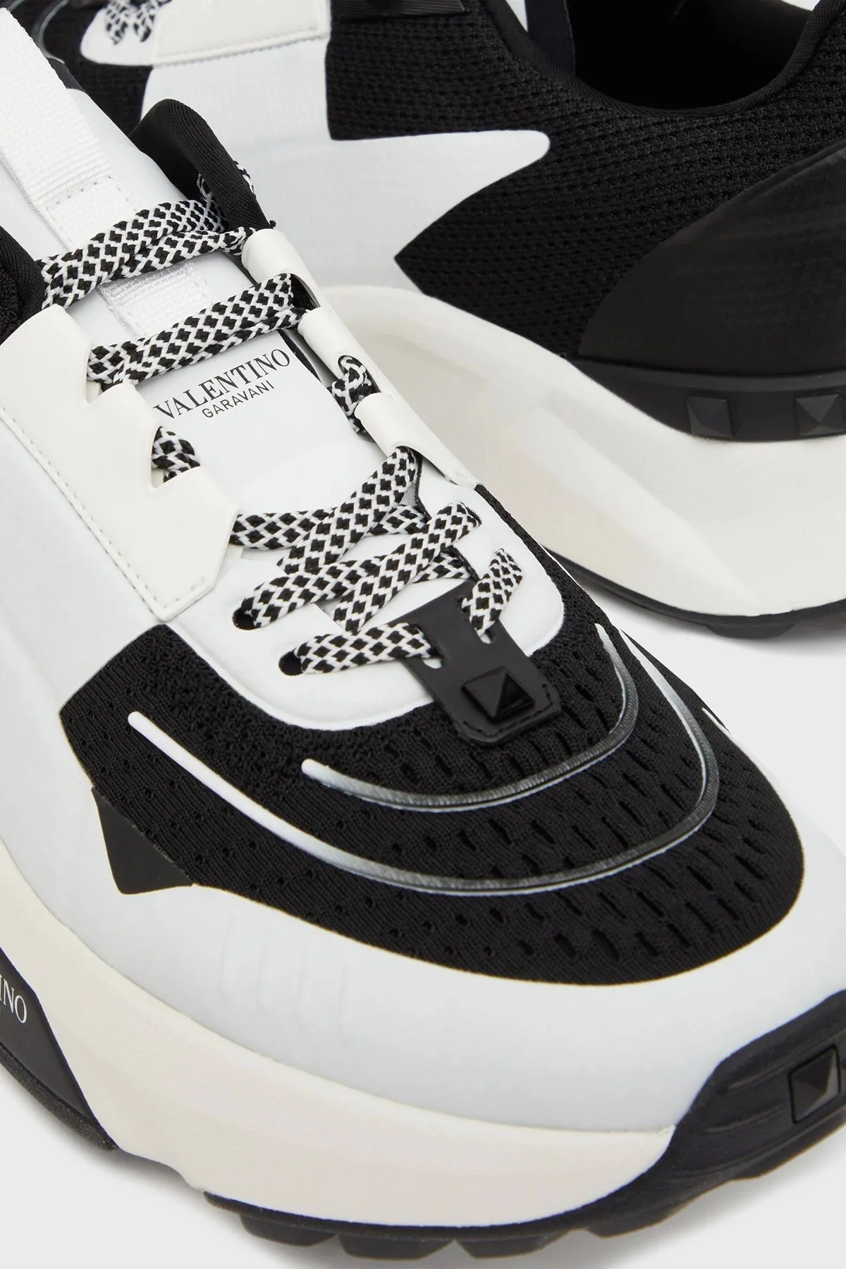 Valentino Garavani Logolu Zımba Detaylı Kalın Taban Sneaker