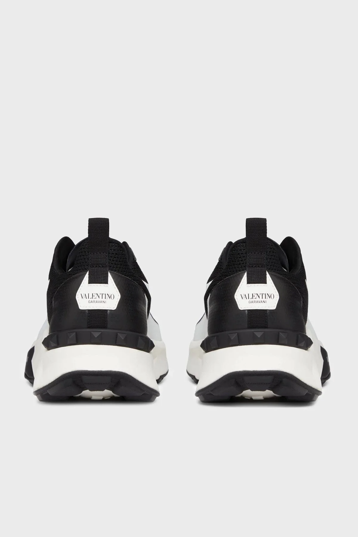 Valentino Garavani Logolu Zımba Detaylı Kalın Taban Sneaker Erkek Ayakkabı 6Y2S0H96PTN 0NI BEYAZ-SİYAH - 8