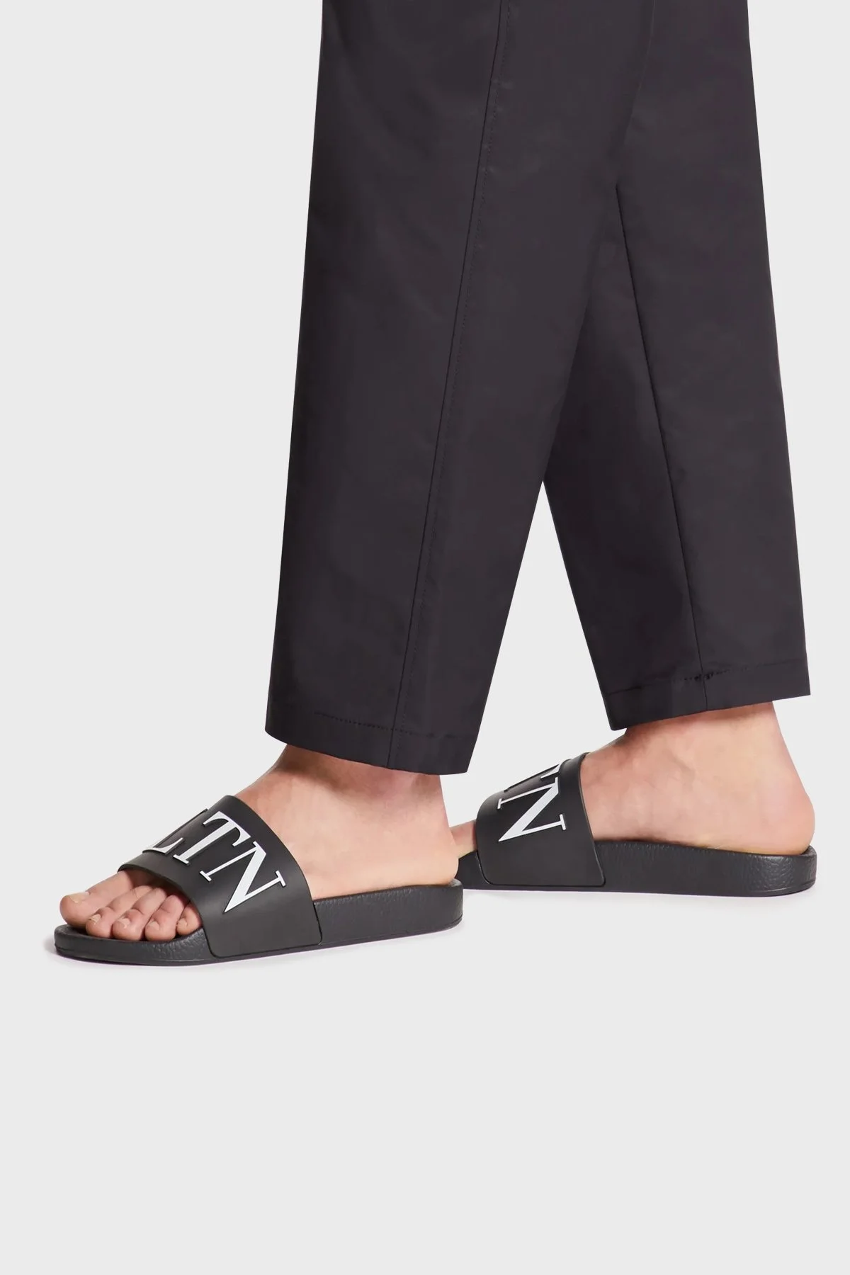 Valentino Garavani Logo Kabartmalı Erkek Terlik XY2S0873SYE0NI SİYAH - 3