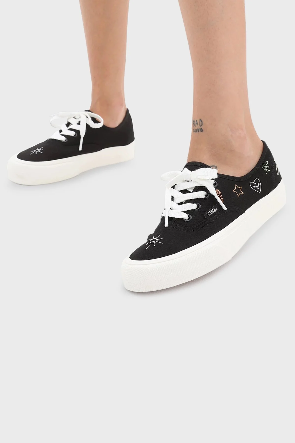 Vans Authentic VR3 Sneaker Bayan Ayakkabı VN0005UDBM81 SİYAH-BEYAZ - 2