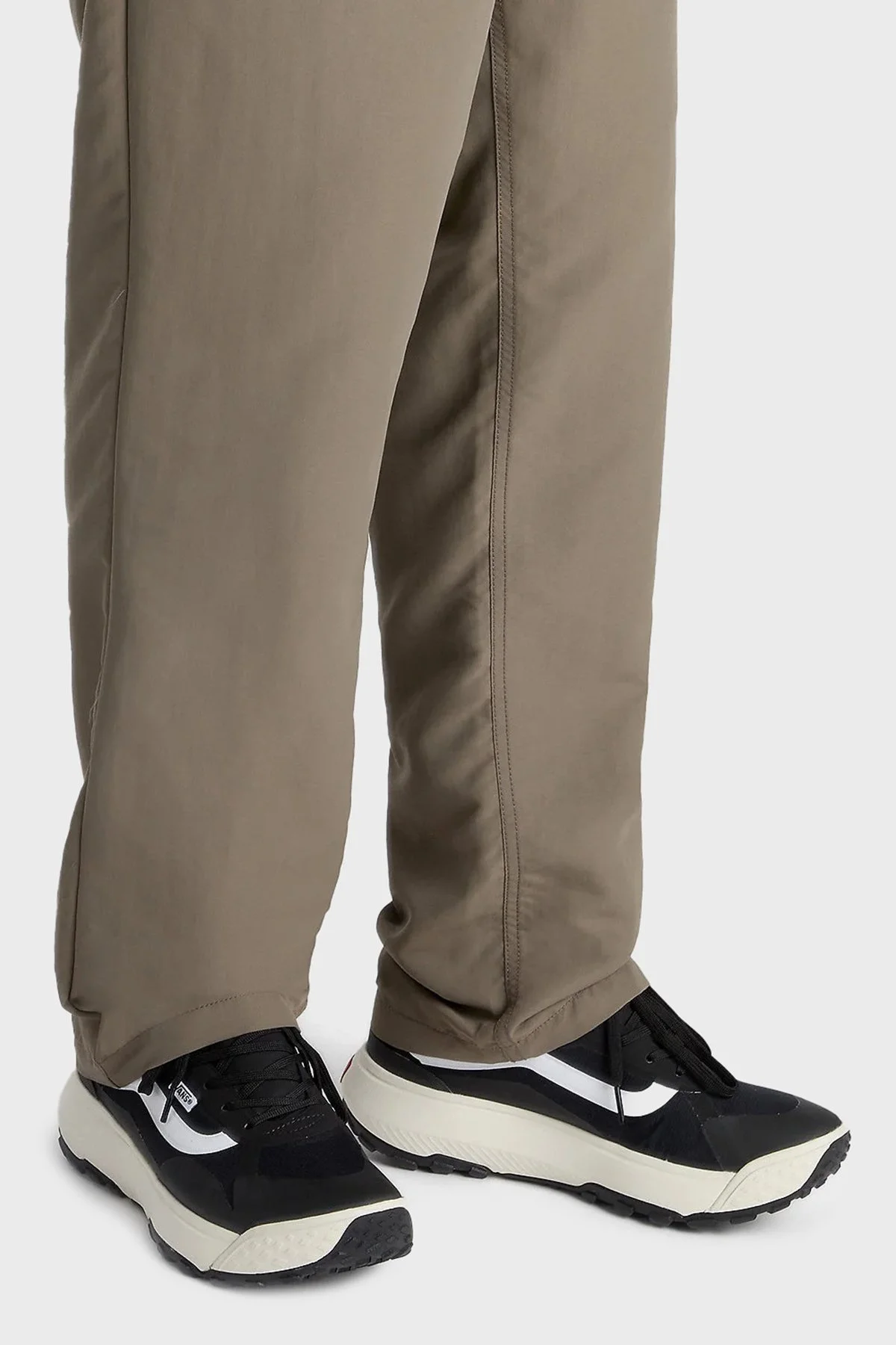 Vans Mte Logolu Su İtici Kalın Taban Sneaker Unisex Ayakkabı VN000CVUBA21 SİYAH-BEYAZ - 2