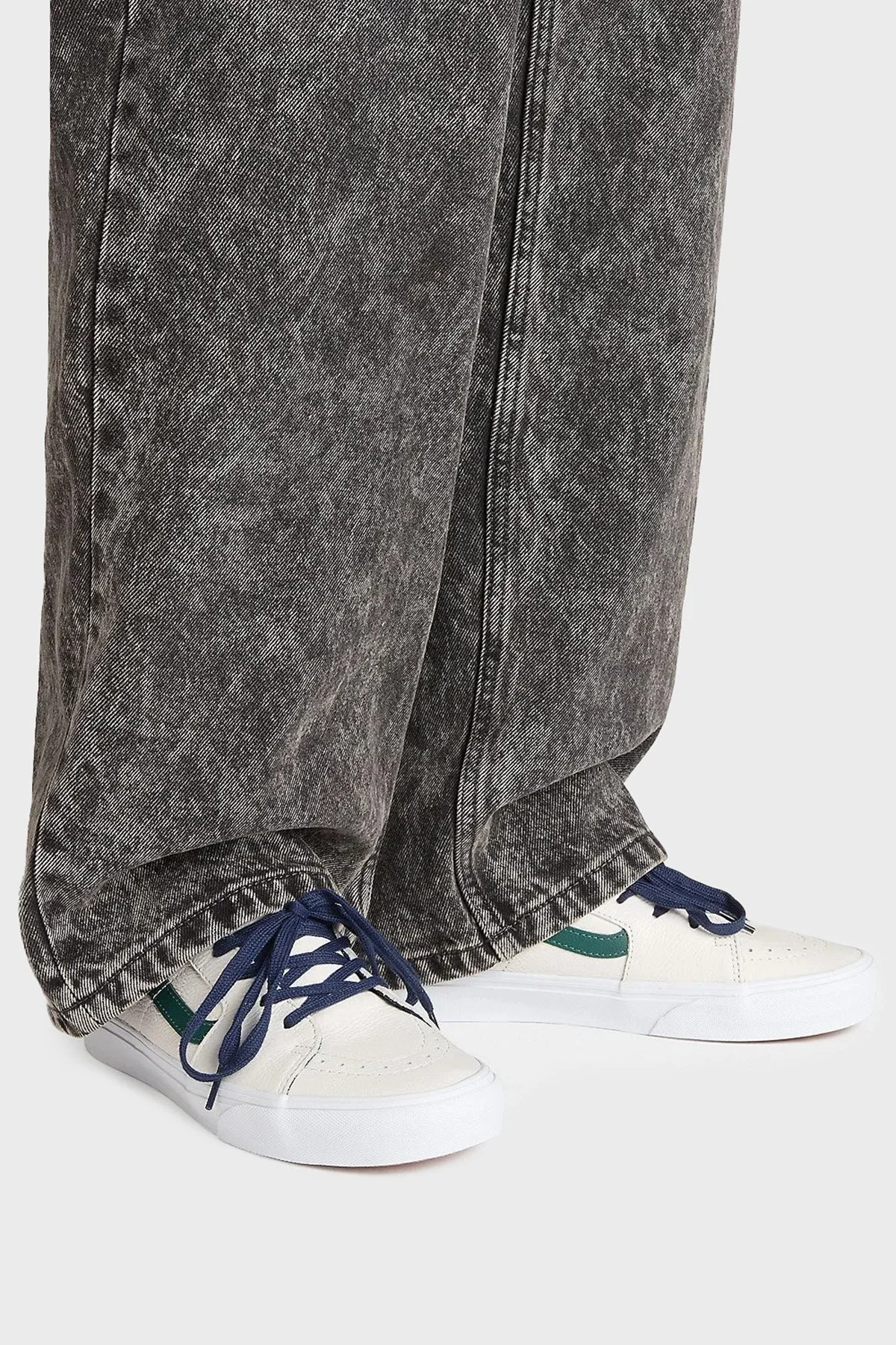 Vans SK8-Low Deri Logolu Sneaker Unisex Ayakkabı VN0009QRWTM1 GRİ-BEYAZ - 2