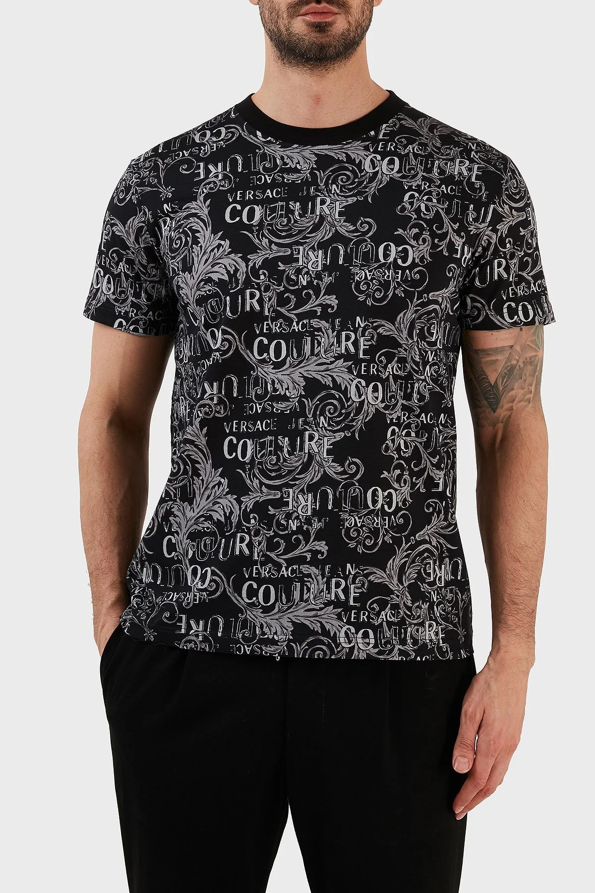 Versace Jeans Couture % 100 Pamuk Regular Fit Bisiklet Yaka Erkek T Shirt 74GAH6S0 JS161 801 SİYAH - 1