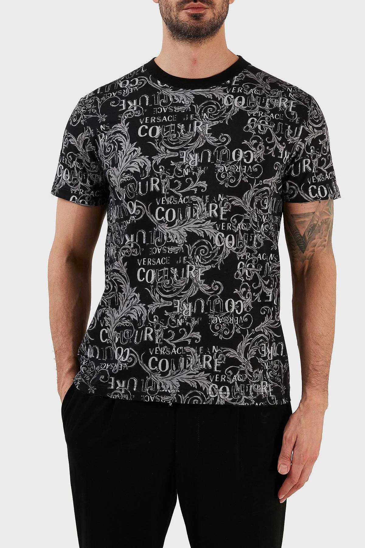 Versace Jeans Couture % 100 Pamuk Regular Fit Bisiklet Yaka Erkek T Shirt 74GAH6S0 JS161 801 SİYAH - 1
