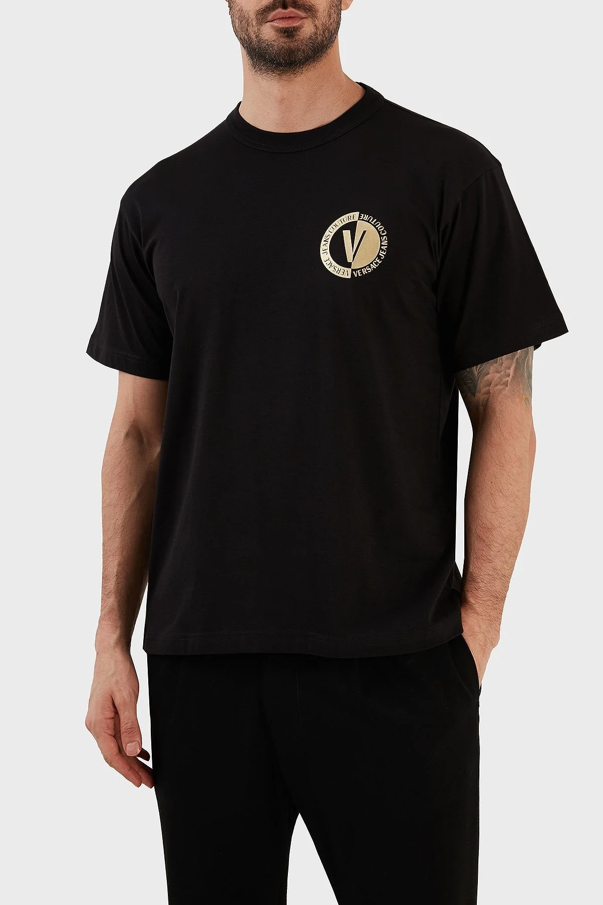 Versace Jeans Couture % 100 Pamuk Regular Fit Bisiklet Yaka Erkek T Shirt 74GAHT10 CJ00T G89 SİYAH - 1