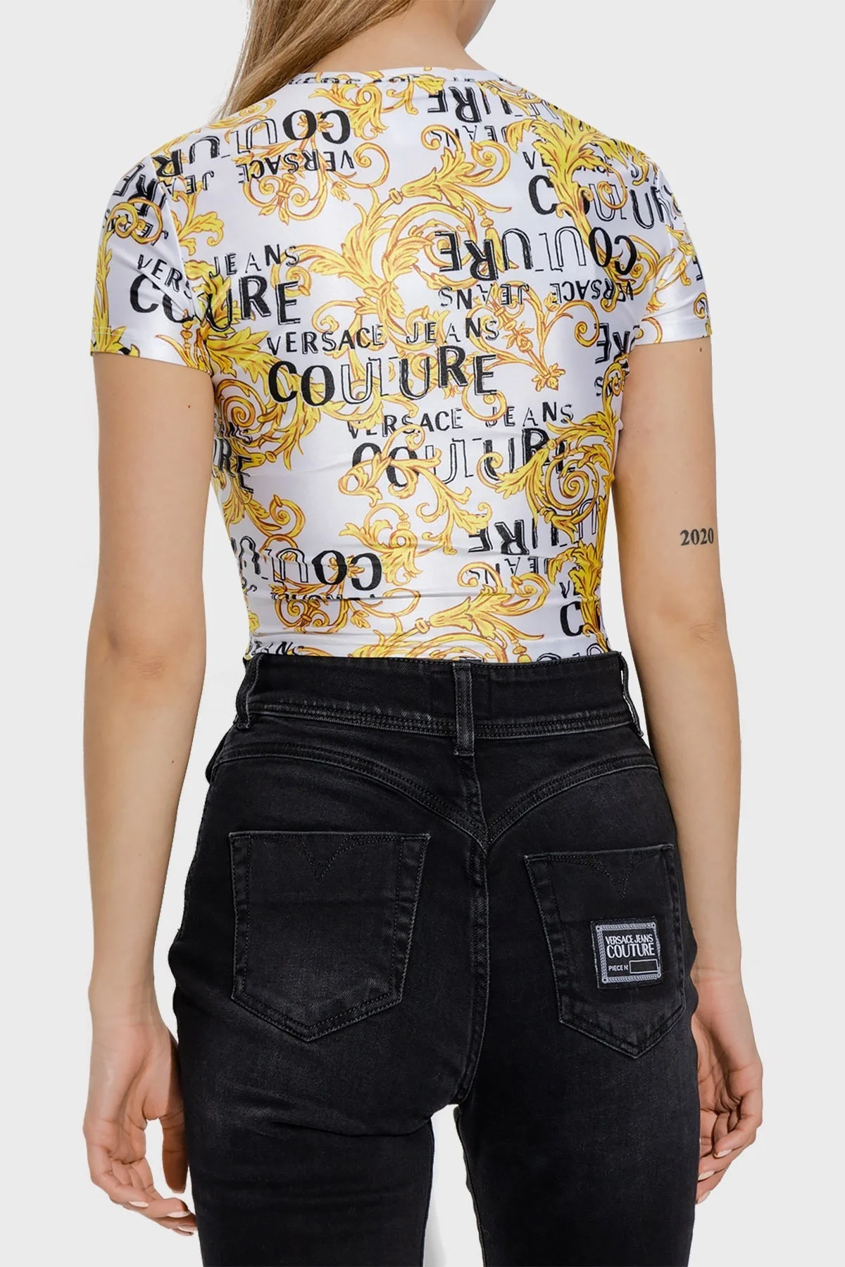 Versace Desenli Bisiklet Yaka Cropped Fit Bayan T Shirt 74HAH602 JS178 G03 BEYAZ - 2