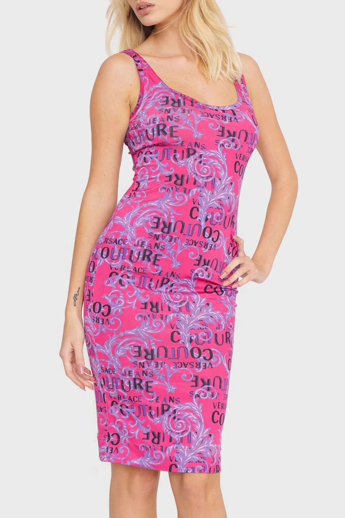 Versace Jeans Couture Desenli Slim Fit Bodycon Streç Midi Bayan Elbise 74HAO946 JS162 406 FUŞYA - 2