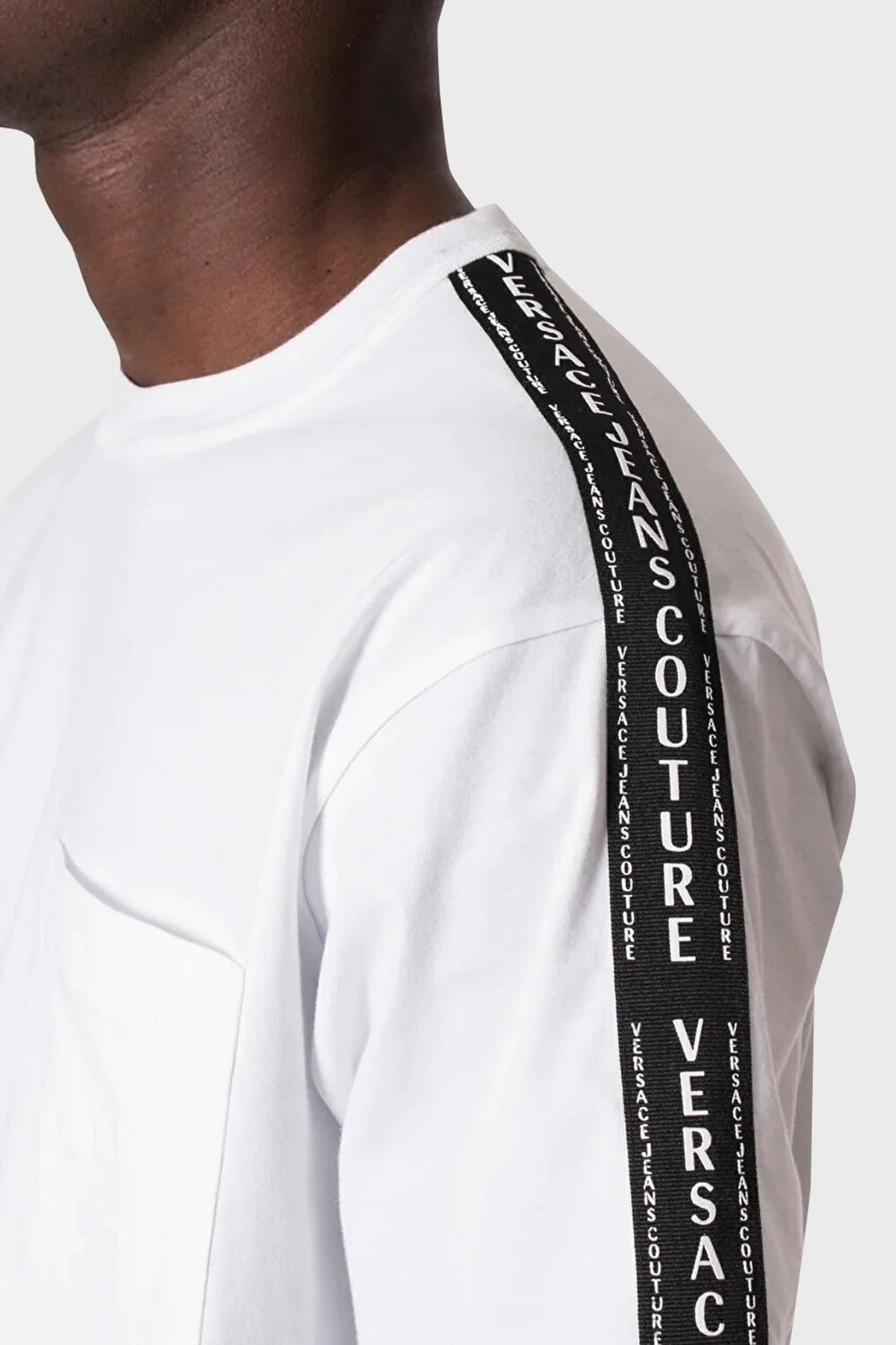 Versace Jeans Couture % 100 Pamuk Logo Şerit Detaylı Bisiklet Yaka Regular Fit Erkek T Shirt 74GAHY03 CJ00Y 003 BEYAZ - 3