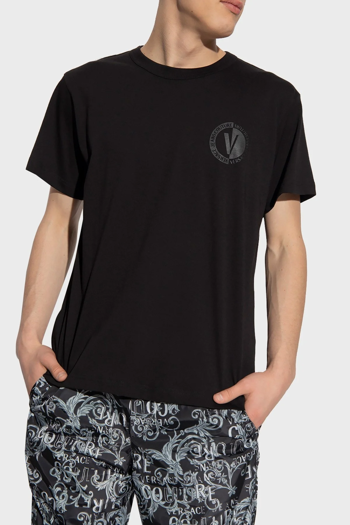 Versace Jeans Couture % 100 Pamuk Logolu Bisiklet Yaka Regular Fit Erkek T Shirt 74GAHI06 CJ00I 899 SİYAH - 1