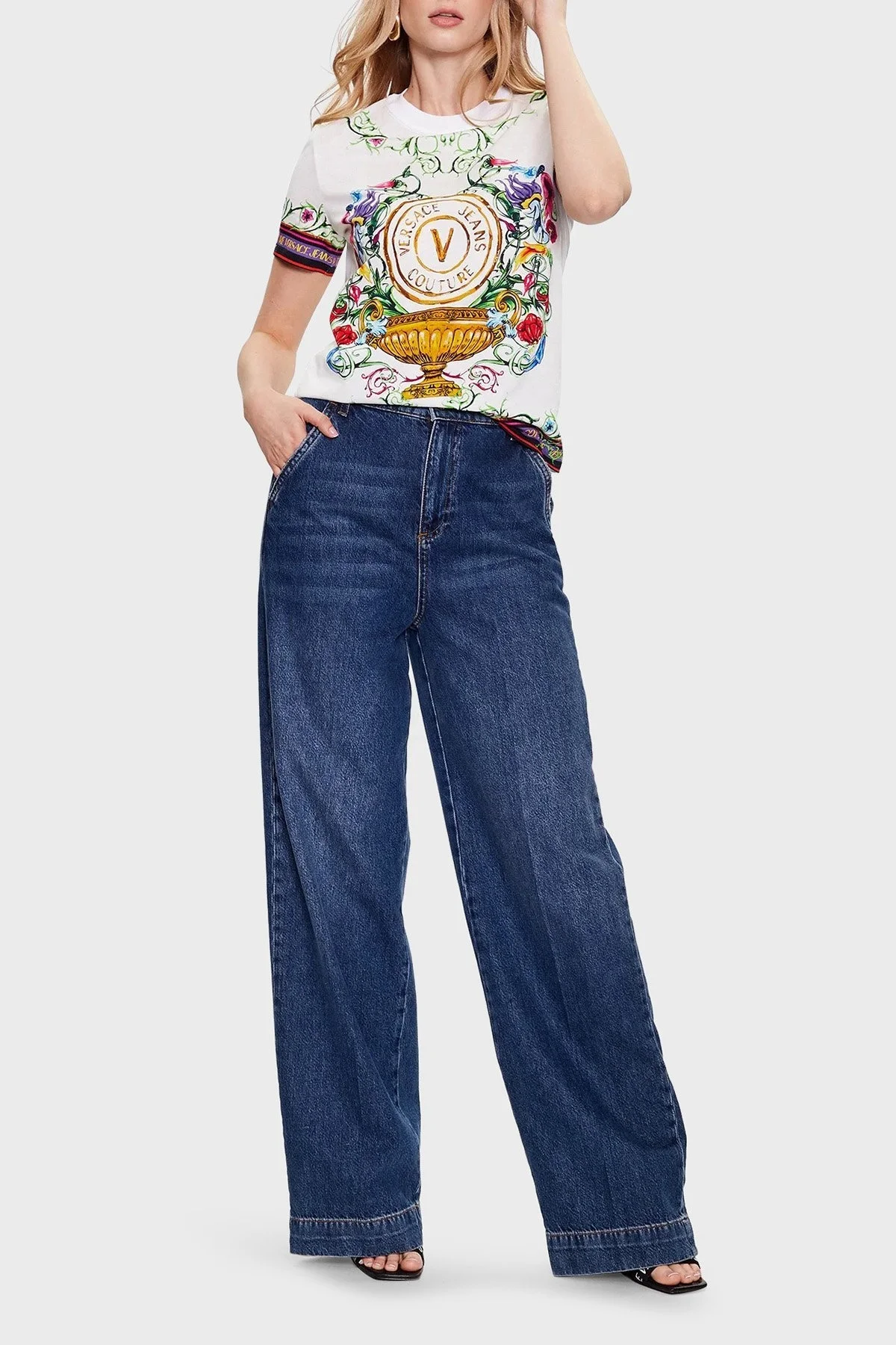 Versace Jeans Couture % 100 Pamuk Bisiklet Yaka Regular Fit Bayan T Shirt 74HAH6A3 JS171 G03 BEYAZ - 3