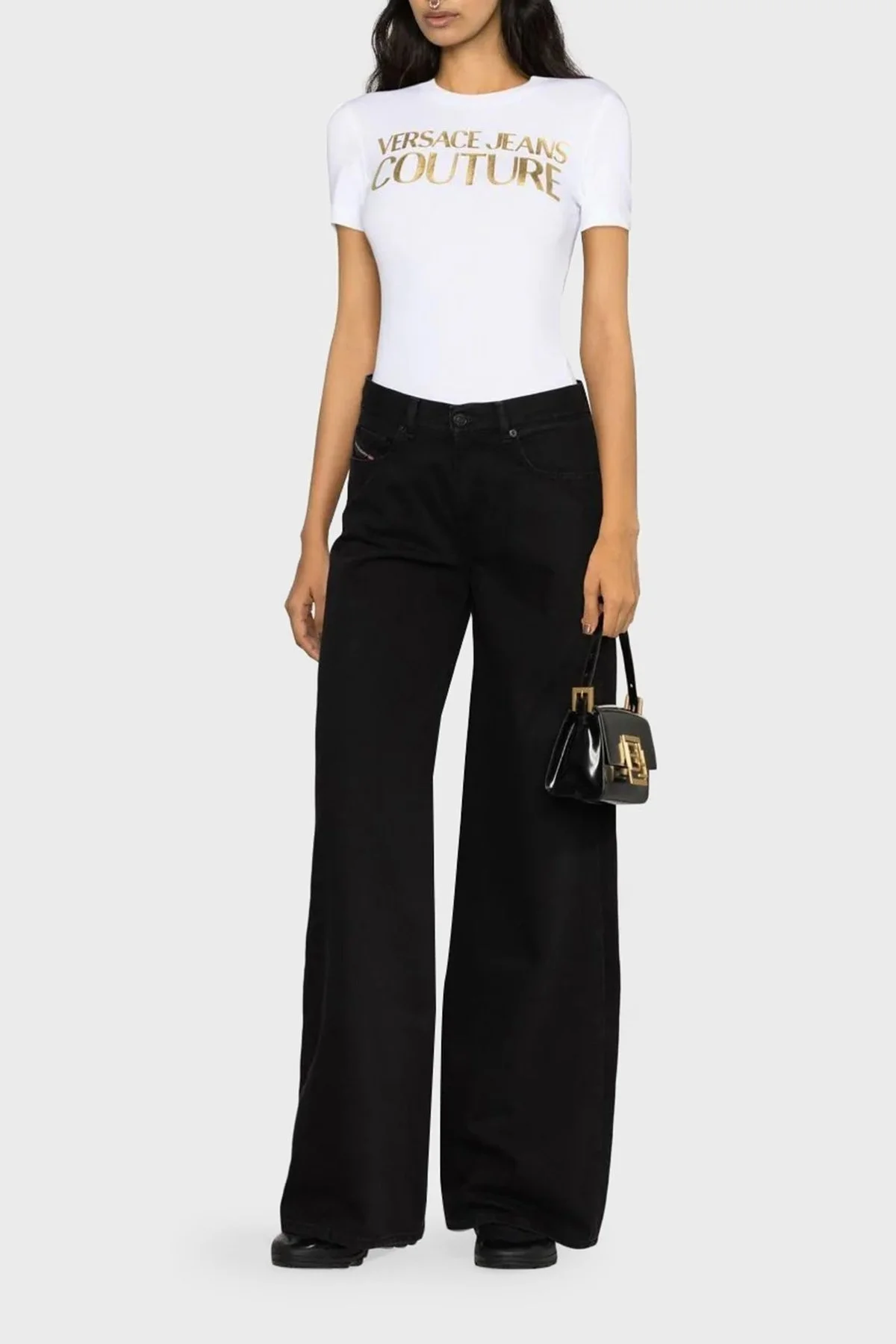 Versace Jeans Couture % 100 Pamuk Logolu Regular Fit Bayan T Shirt 74HAHT01 CJ03T G03 BEYAZ - 1